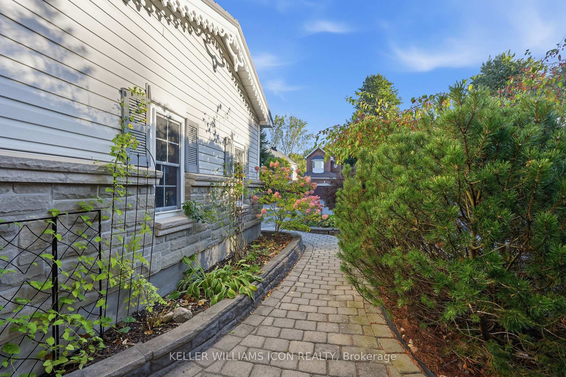 Photo 6 of 16 Hemlo Crescent, Ottawa, Kanata - Kanata Lakes/Heritage Hills — HOMEH