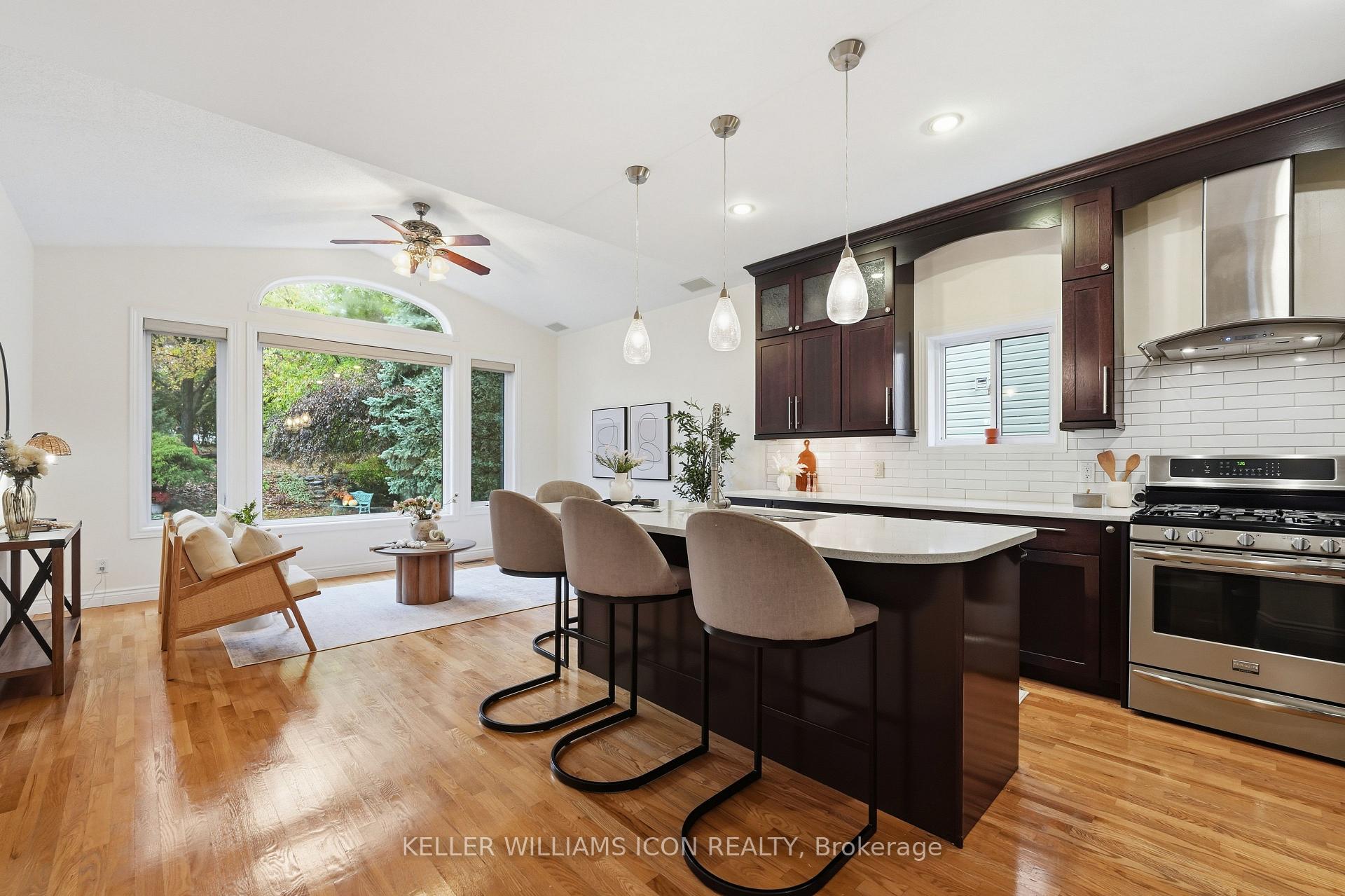 Photo 13 of 16 Hemlo Crescent, Ottawa, Kanata - Kanata Lakes/Heritage Hills — HOMEH