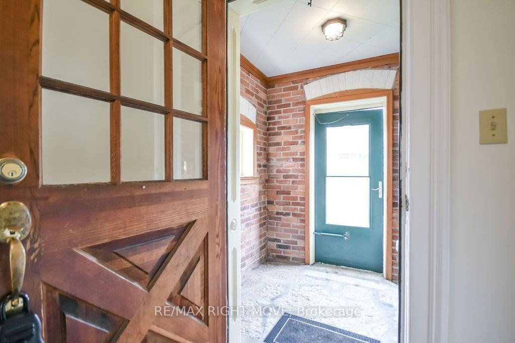 Photo 3 of 129 Coldwater Road W, Orillia — HOMEH