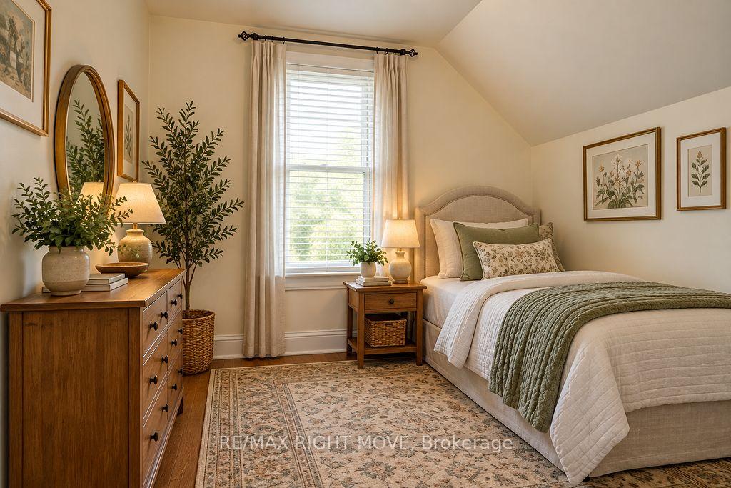 Photo 9 of 129 Coldwater Road W, Orillia — HOMEH