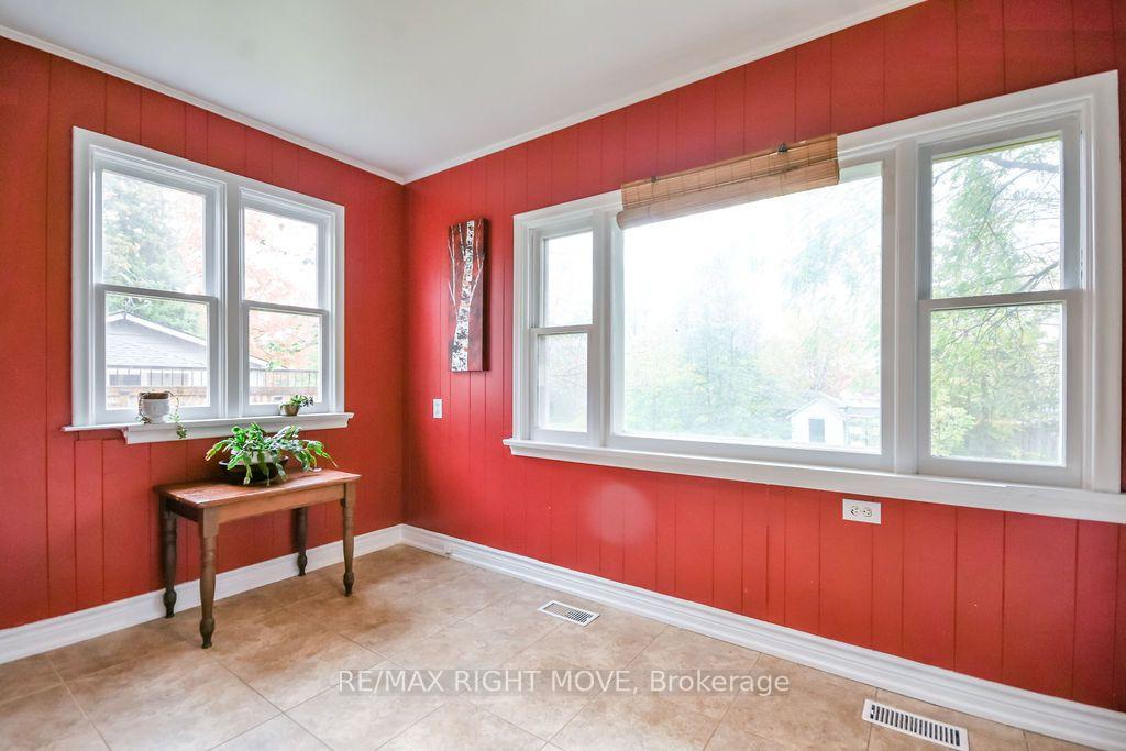 Photo 10 of 129 Coldwater Road W, Orillia — HOMEH