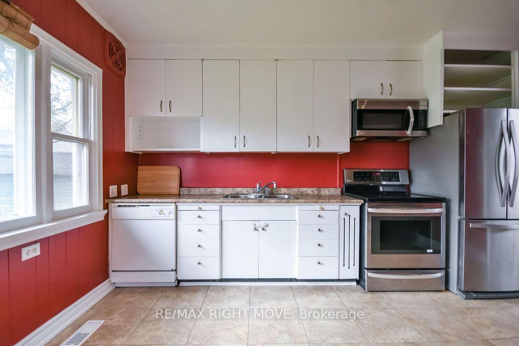 Photo 11 of 129 Coldwater Road W, Orillia — HOMEH