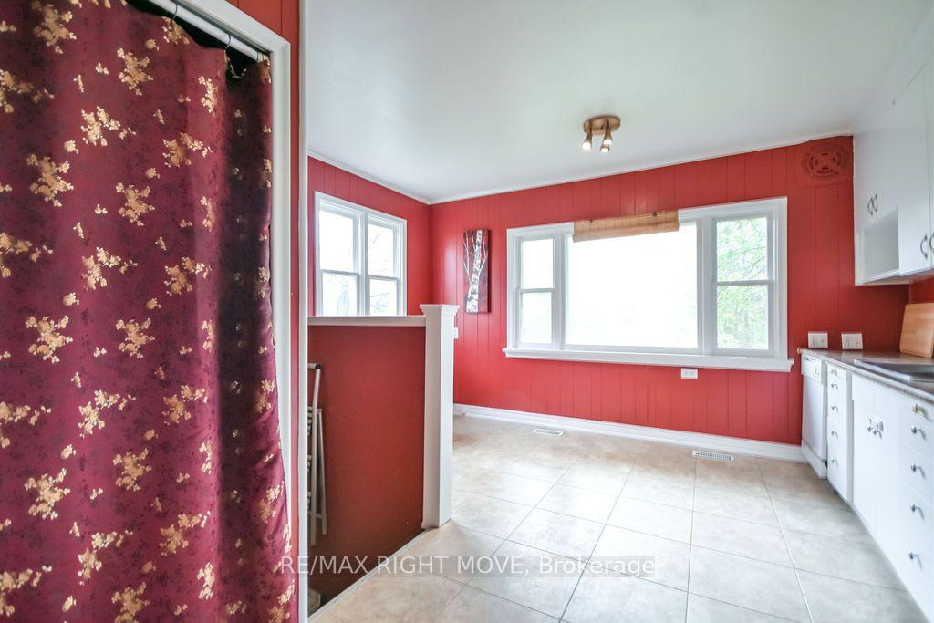 Photo 12 of 129 Coldwater Road W, Orillia — HOMEH