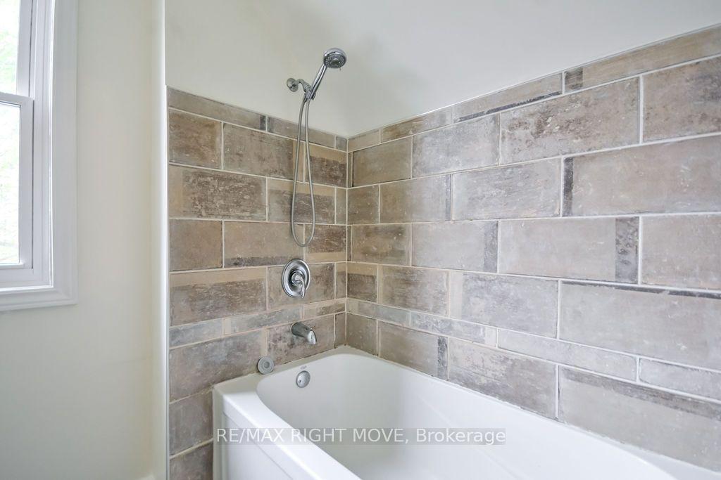 Photo 25 of 129 Coldwater Road W, Orillia — HOMEH