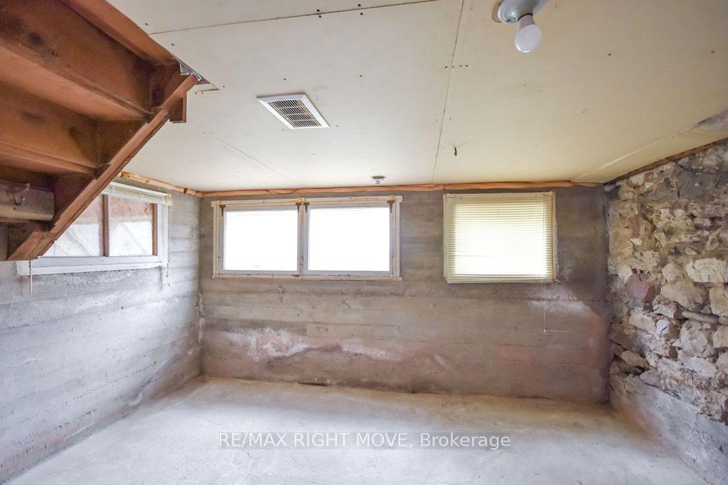 Photo 26 of 129 Coldwater Road W, Orillia — HOMEH