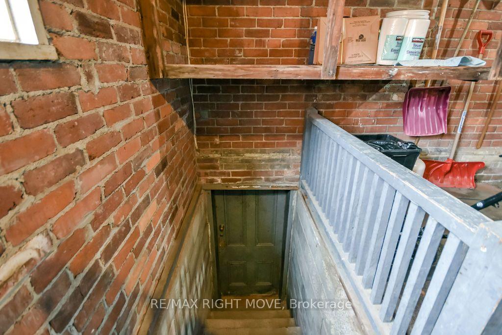 Photo 30 of 129 Coldwater Road W, Orillia — HOMEH