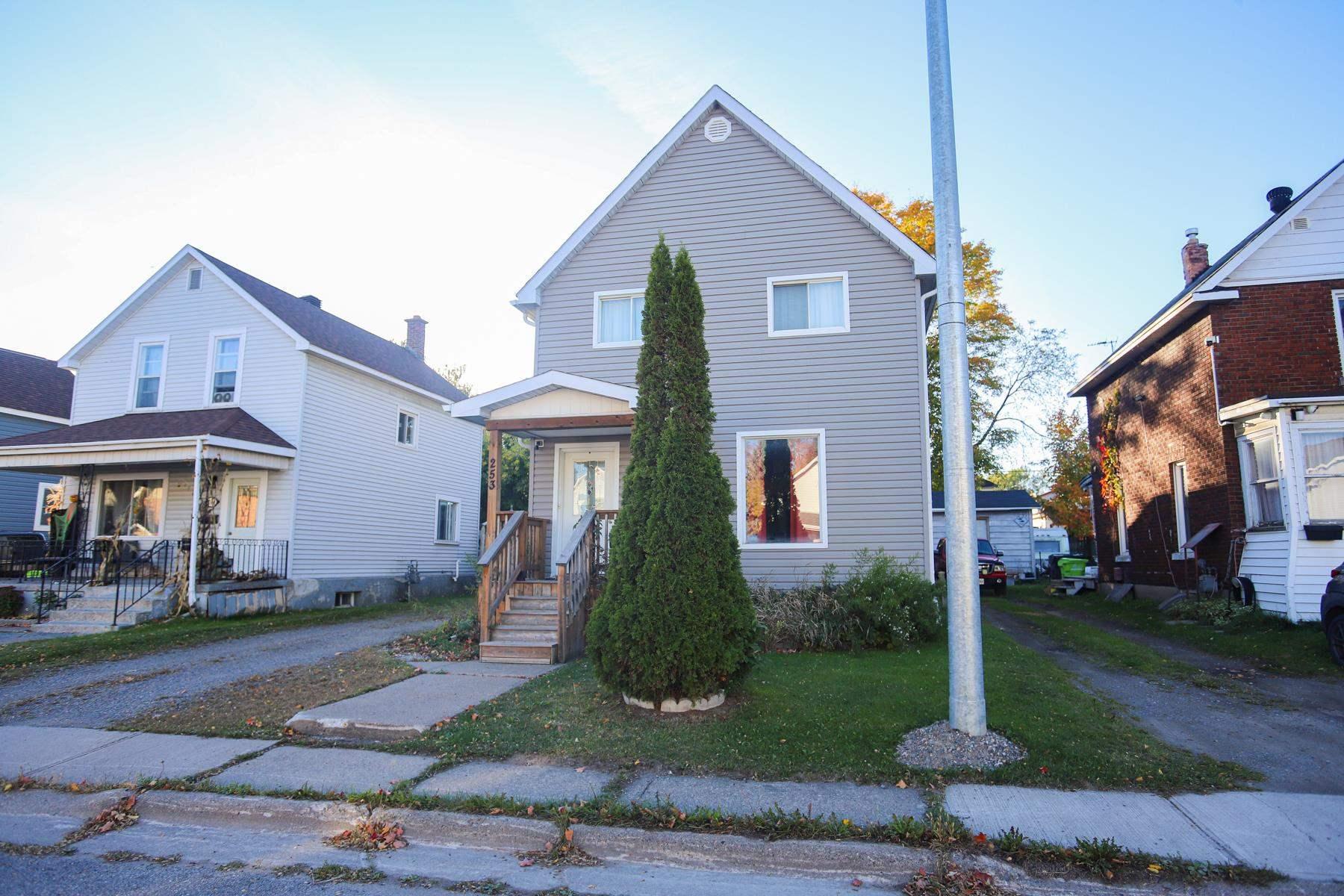 Photo 2 of 253 St. James Street, Sault Ste Marie, Ward 2 — HOMEH