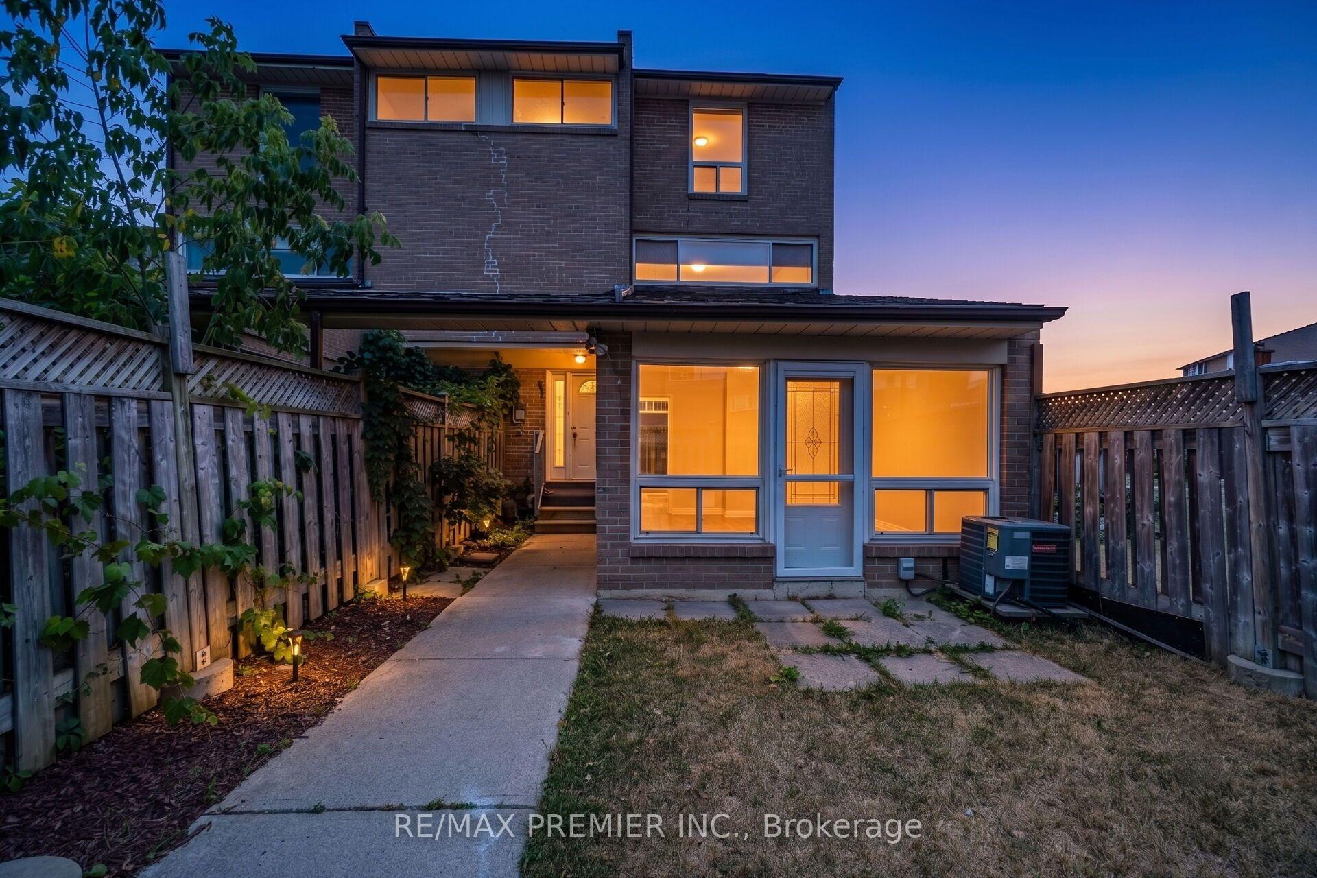 Photo 2 of Unit 82, 248 John Garland Boulevard, Etobicoke, West Humber-Clairville — HOMEH