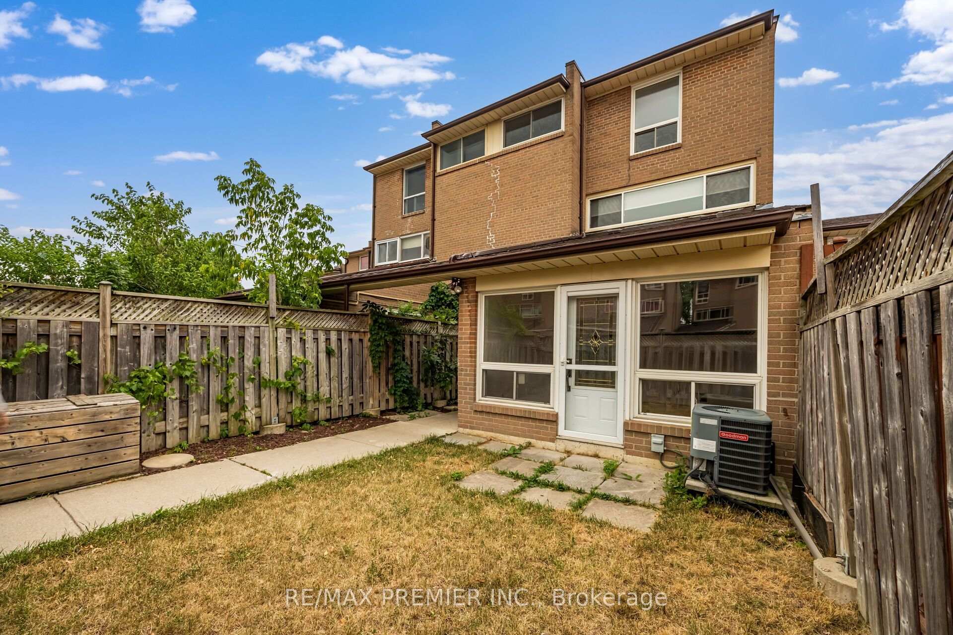 Photo 3 of Unit 82, 248 John Garland Boulevard, Etobicoke, West Humber-Clairville — HOMEH
