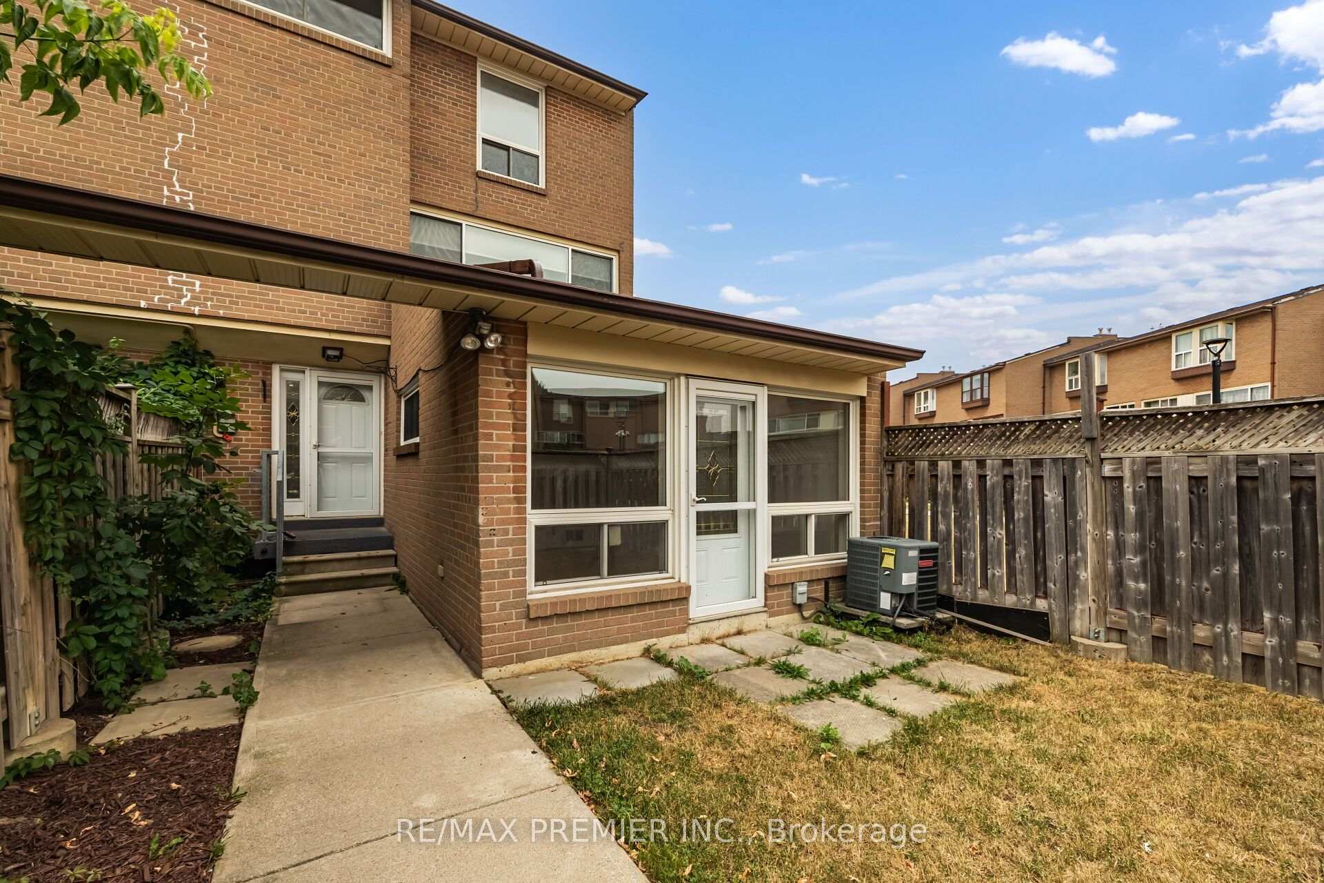 Photo 4 of Unit 82, 248 John Garland Boulevard, Etobicoke, West Humber-Clairville — HOMEH