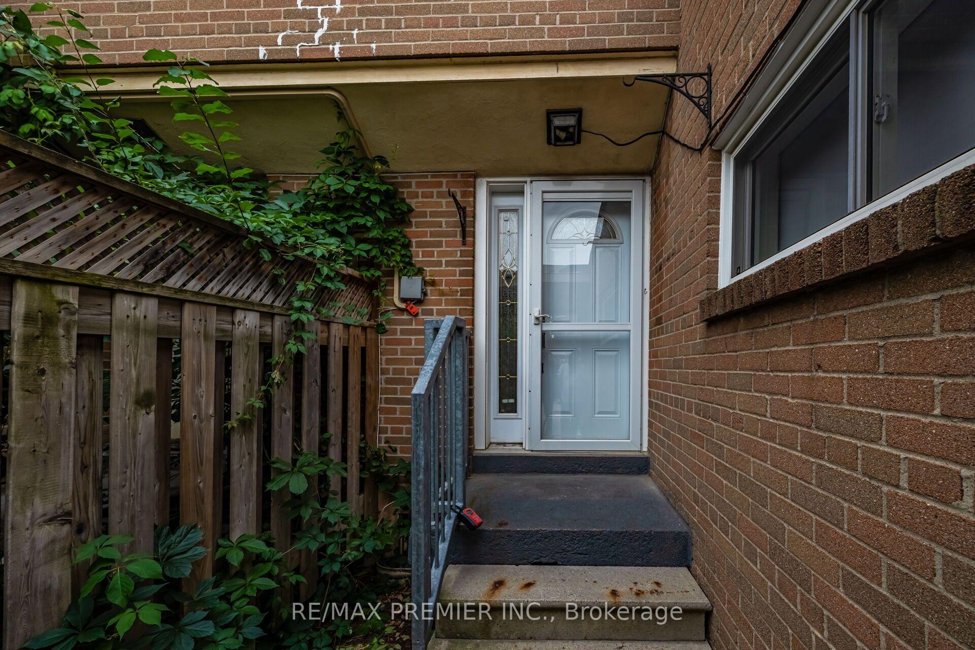Photo 5 of Unit 82, 248 John Garland Boulevard, Etobicoke, West Humber-Clairville — HOMEH