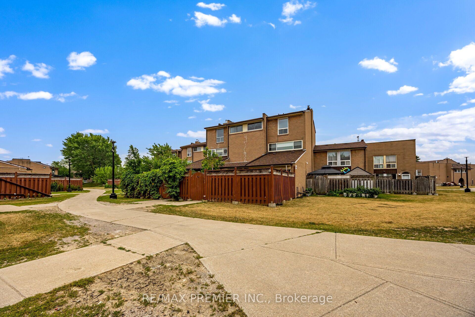 Photo 30 of Unit 82, 248 John Garland Boulevard, Etobicoke, West Humber-Clairville — HOMEH