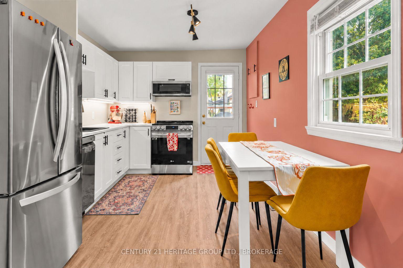Photo 4 of 39 Lorne Street, Kingston, East of Sir John A. Blvd — HOMEH