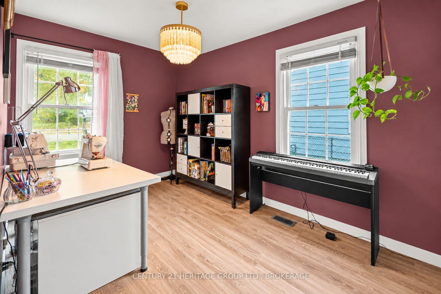 Photo 6 of 39 Lorne Street, Kingston, East of Sir John A. Blvd — HOMEH