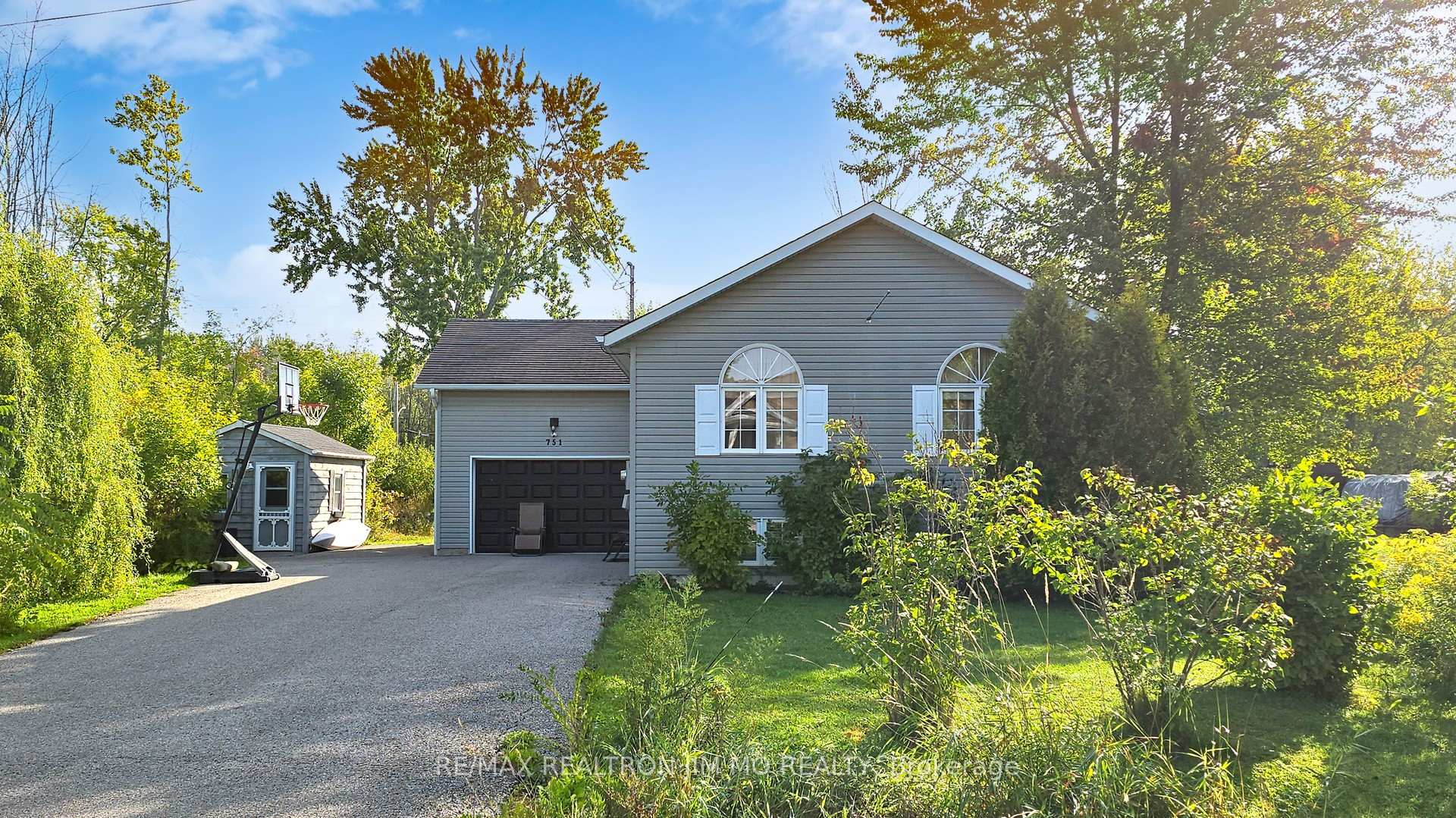 Photo 2 of 751 Sedore Avenue, Georgina, Historic Lakeshore Communities — HOMEH