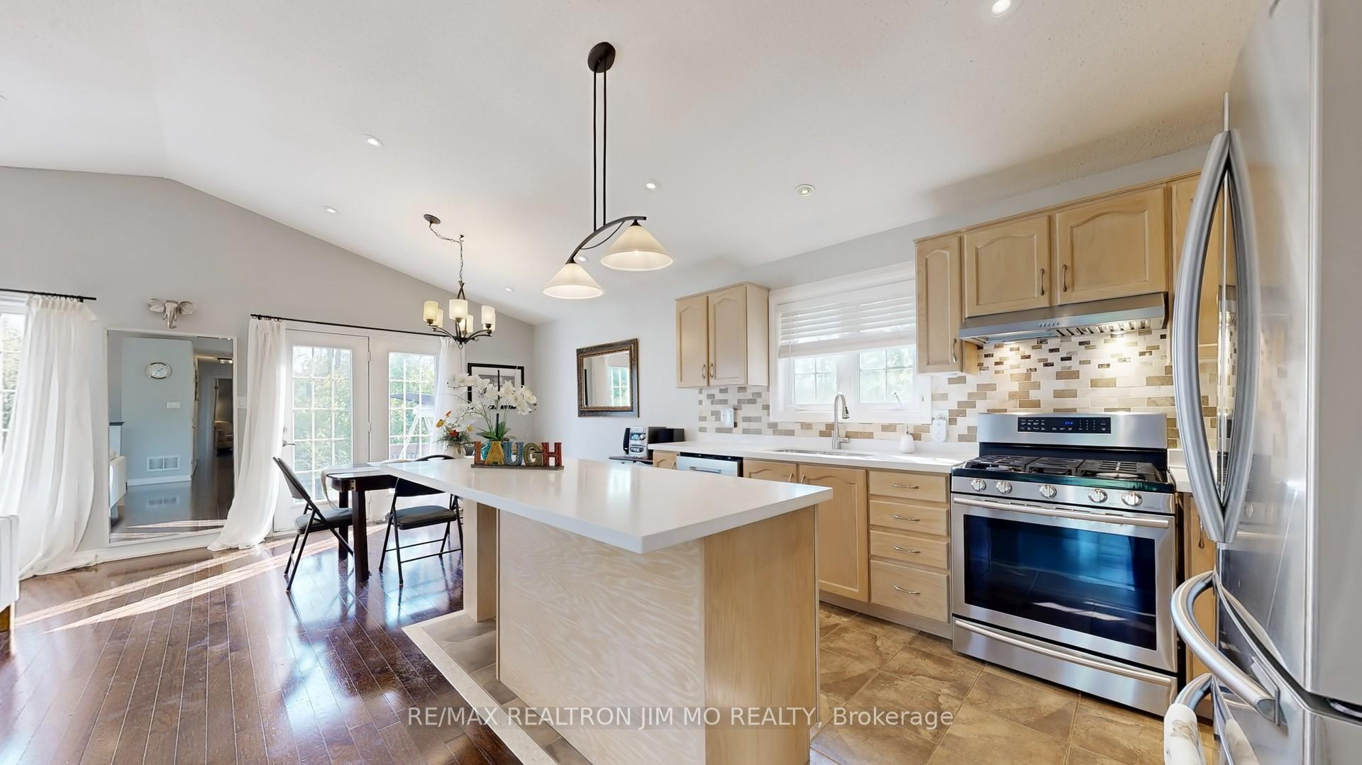 Photo 10 of 751 Sedore Avenue, Georgina, Historic Lakeshore Communities — HOMEH
