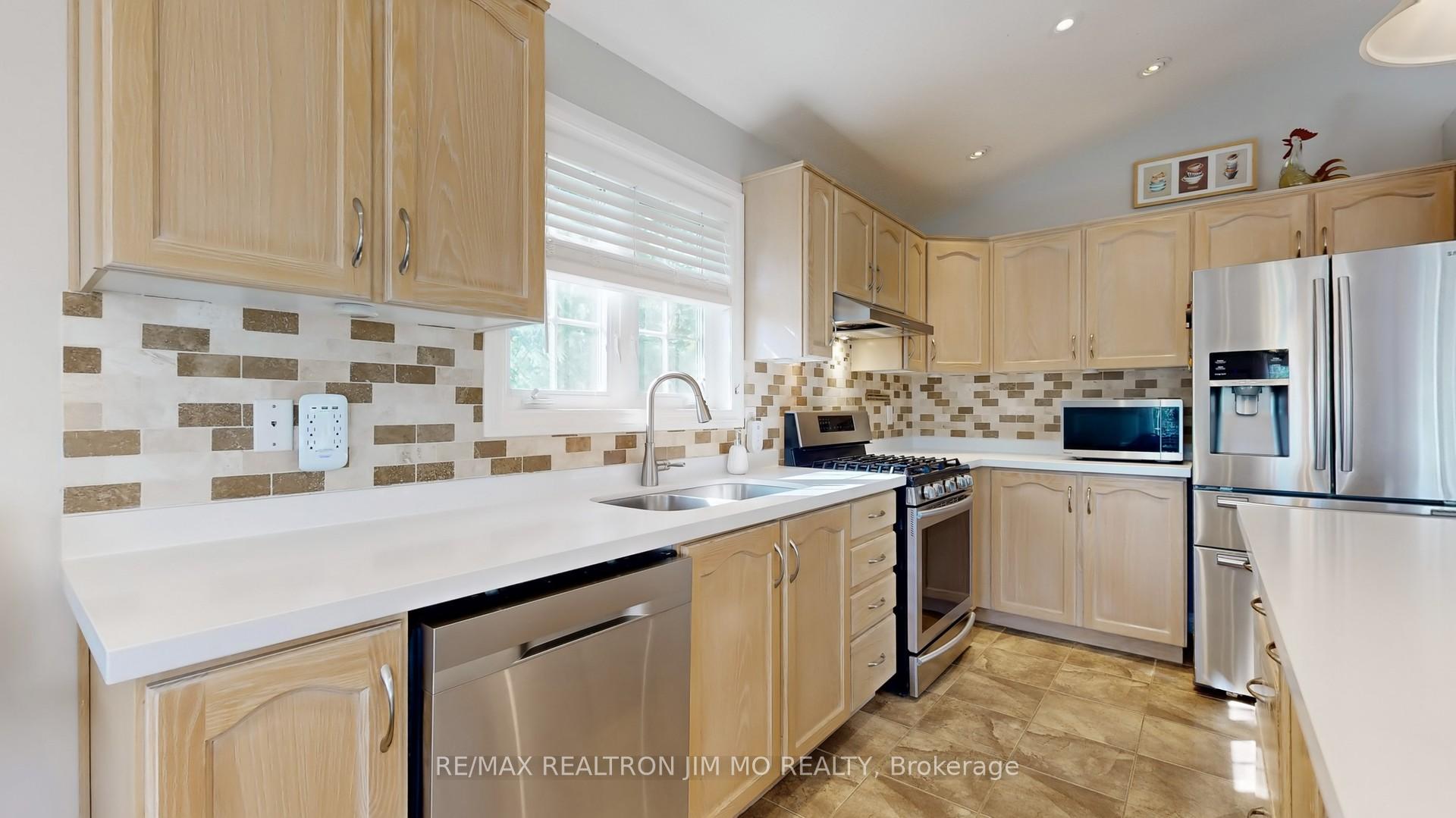 Photo 11 of 751 Sedore Avenue, Georgina, Historic Lakeshore Communities — HOMEH