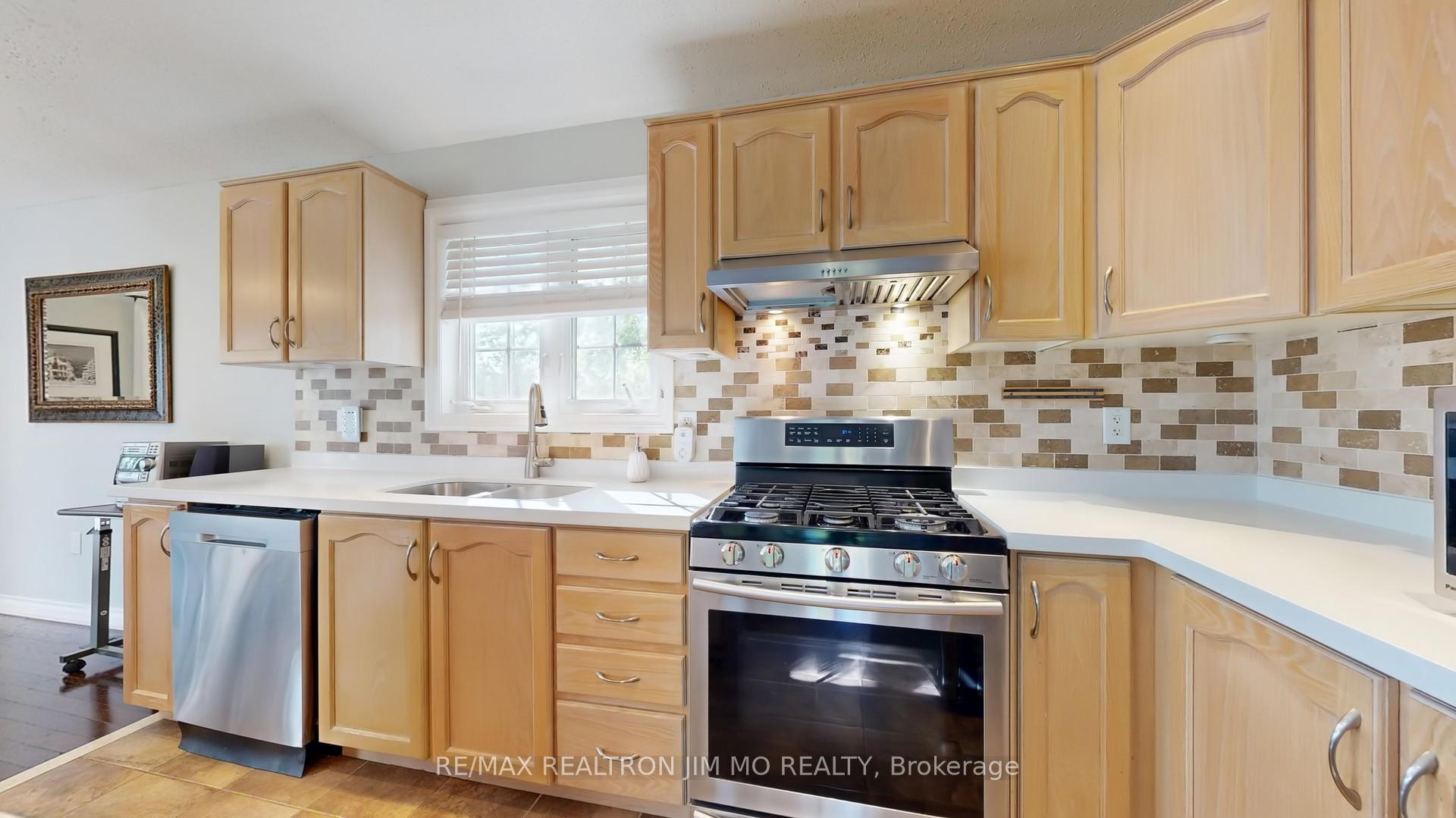 Photo 14 of 751 Sedore Avenue, Georgina, Historic Lakeshore Communities — HOMEH