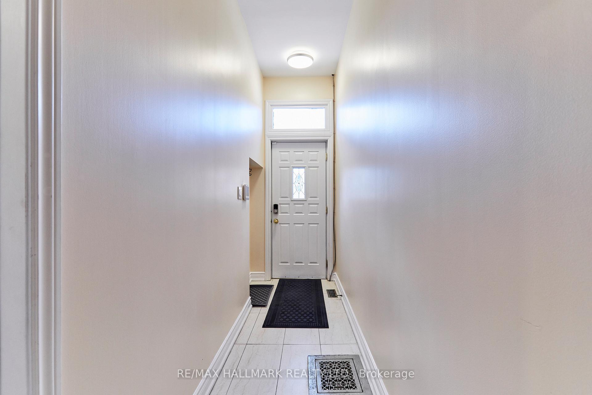 Photo 2 of 95 Wolseley Street, Toronto, Kensington-Chinatown — HOMEH