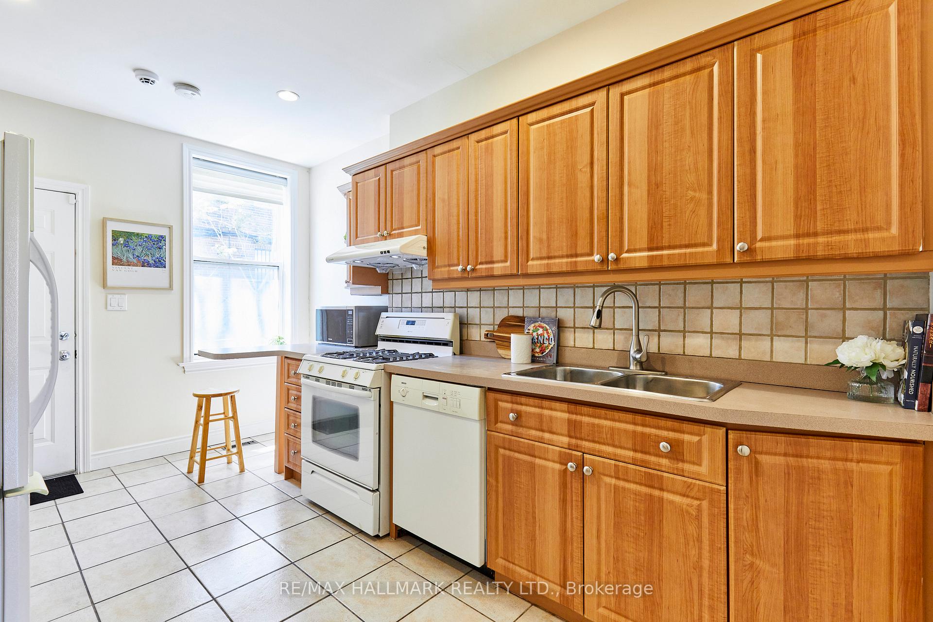 Photo 11 of 95 Wolseley Street, Toronto, Kensington-Chinatown — HOMEH