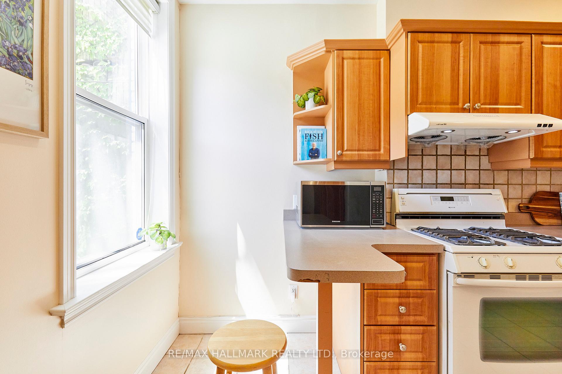 Photo 12 of 95 Wolseley Street, Toronto, Kensington-Chinatown — HOMEH