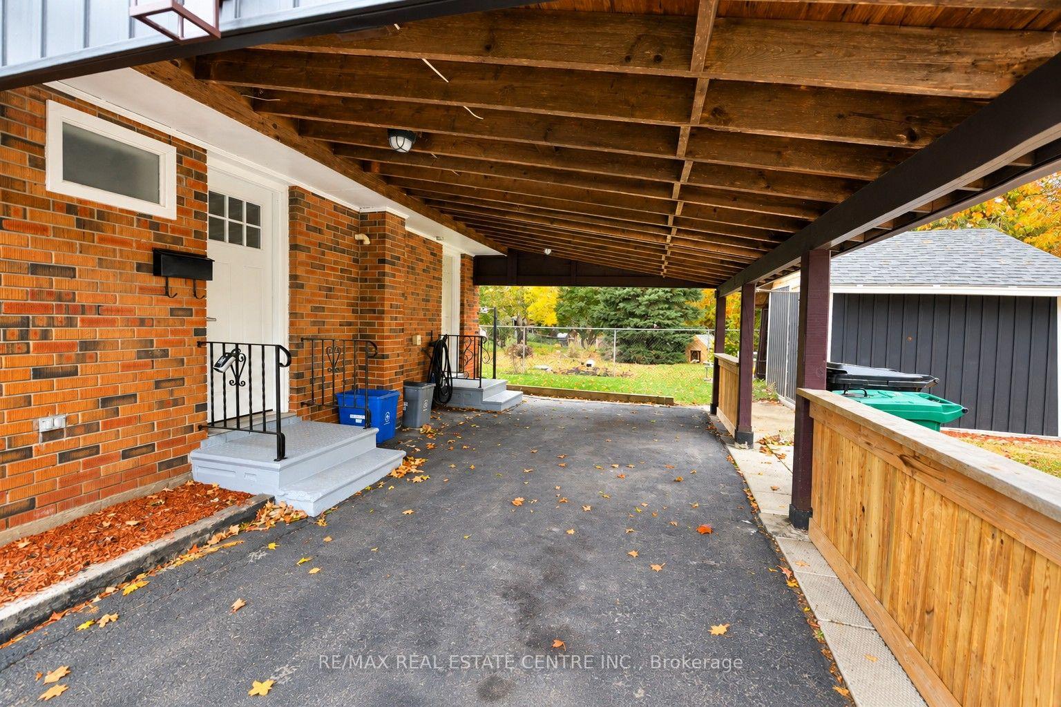 Photo 2 of 242 Chestnut Street S, Cambridge, Preston South — HOMEH