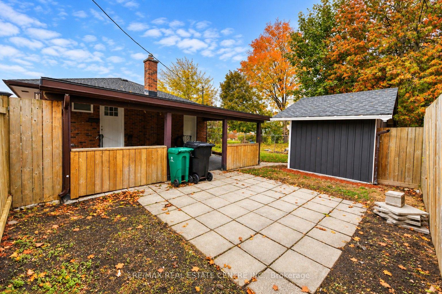 Photo 3 of 242 Chestnut Street S, Cambridge, Preston South — HOMEH