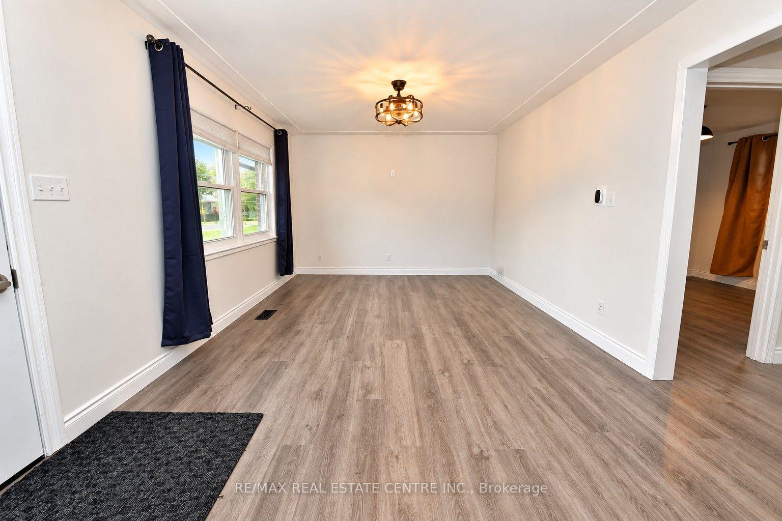 Photo 5 of 242 Chestnut Street S, Cambridge, Preston South — HOMEH