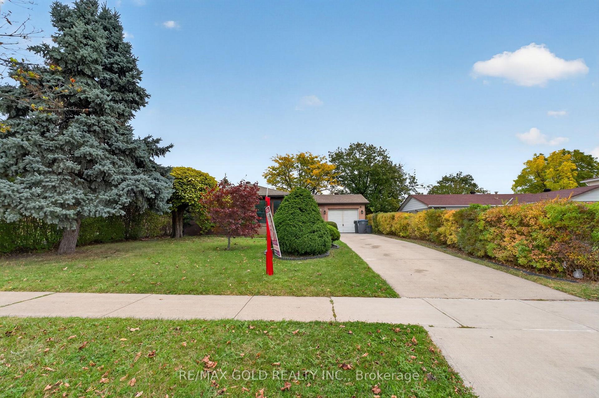 Photo 2 of 722 Balmoral Drive, Brampton, Avondale — HOMEH