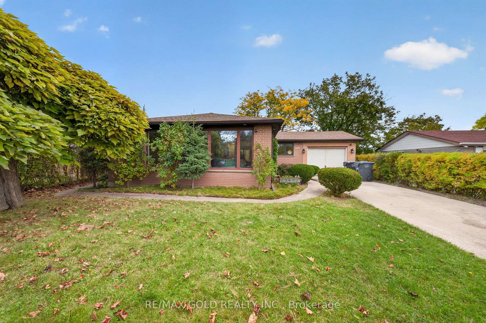 Photo 3 of 722 Balmoral Drive, Brampton, Avondale — HOMEH