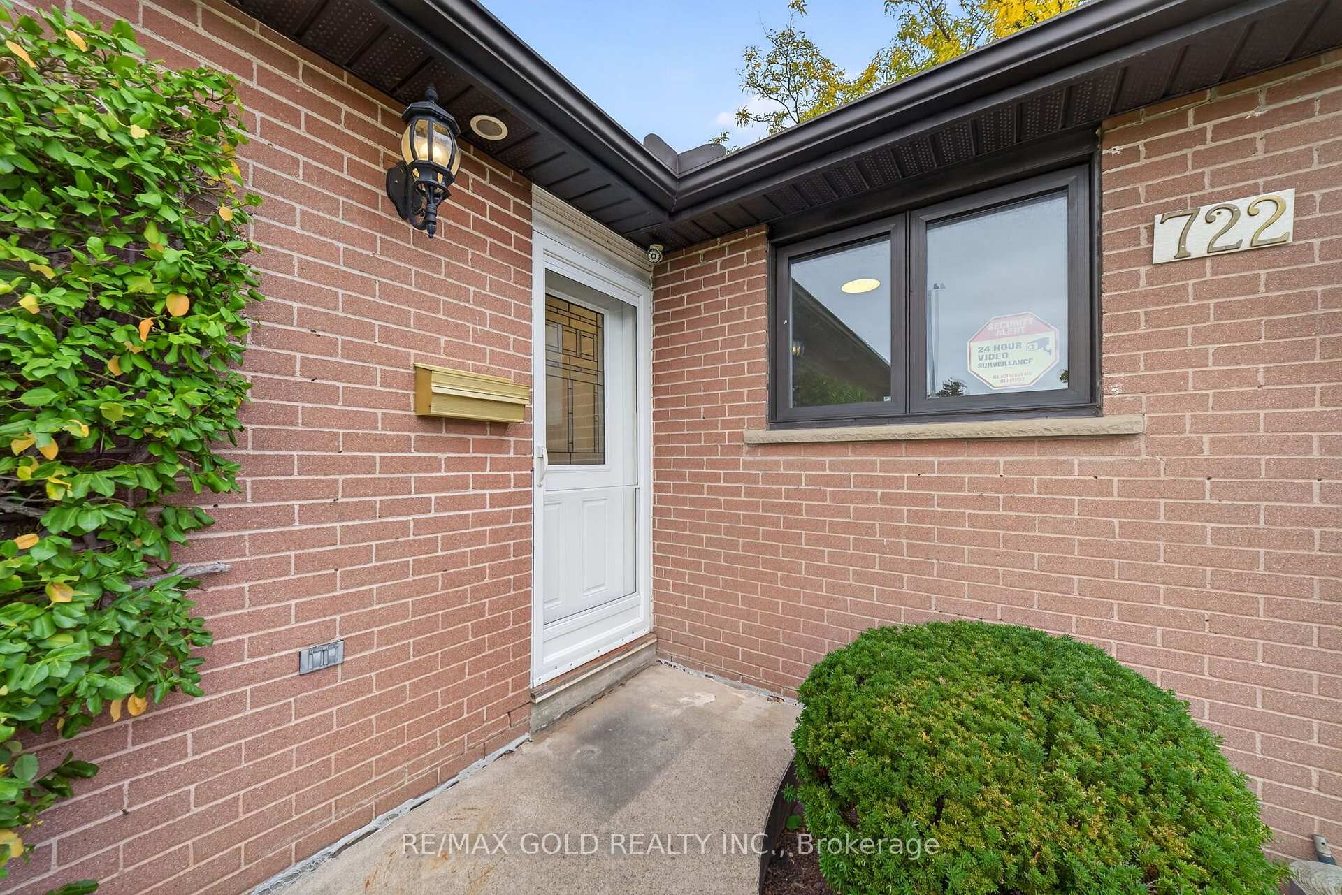 Photo 5 of 722 Balmoral Drive, Brampton, Avondale — HOMEH