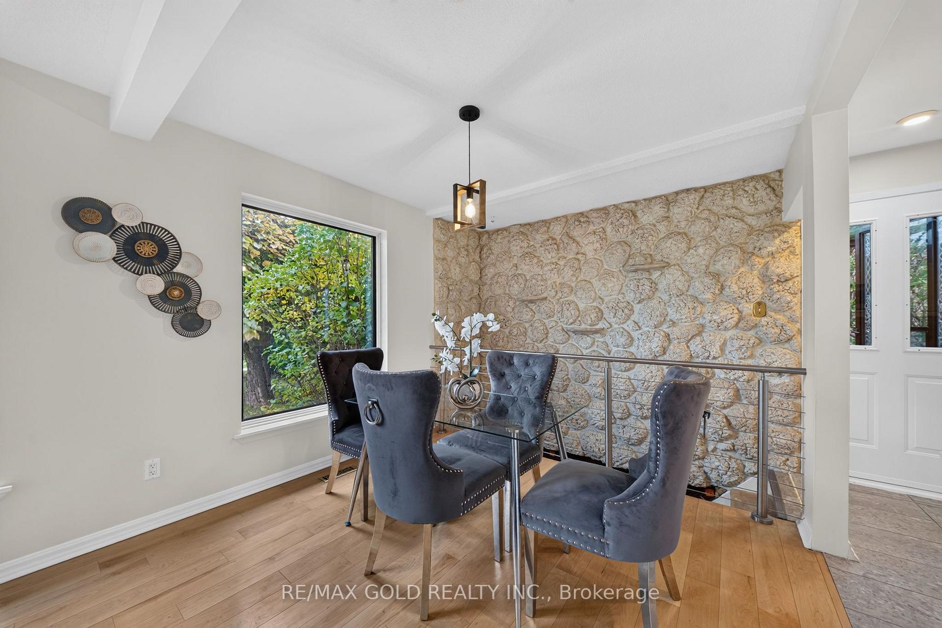 Photo 13 of 722 Balmoral Drive, Brampton, Avondale — HOMEH