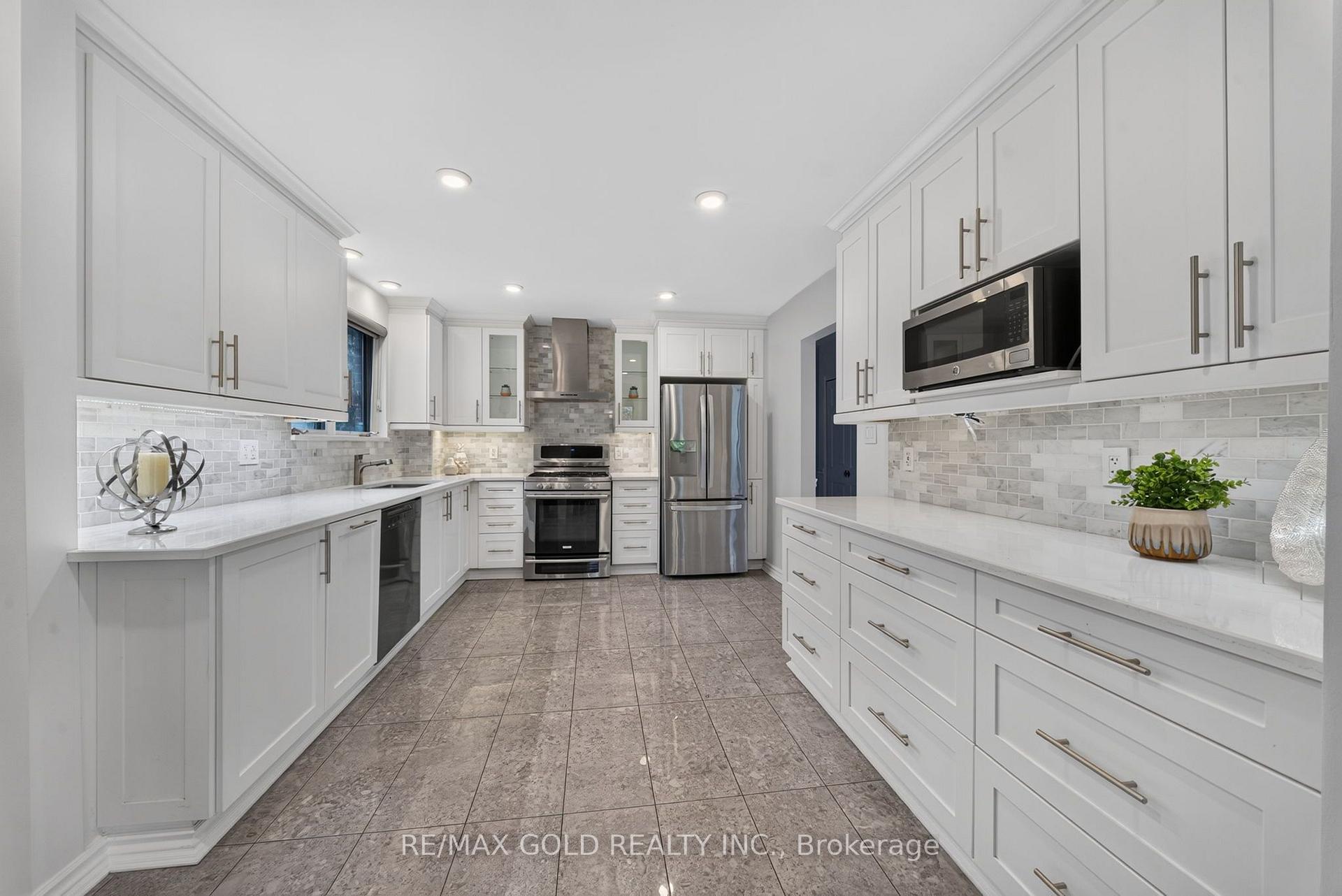 Photo 17 of 722 Balmoral Drive, Brampton, Avondale — HOMEH