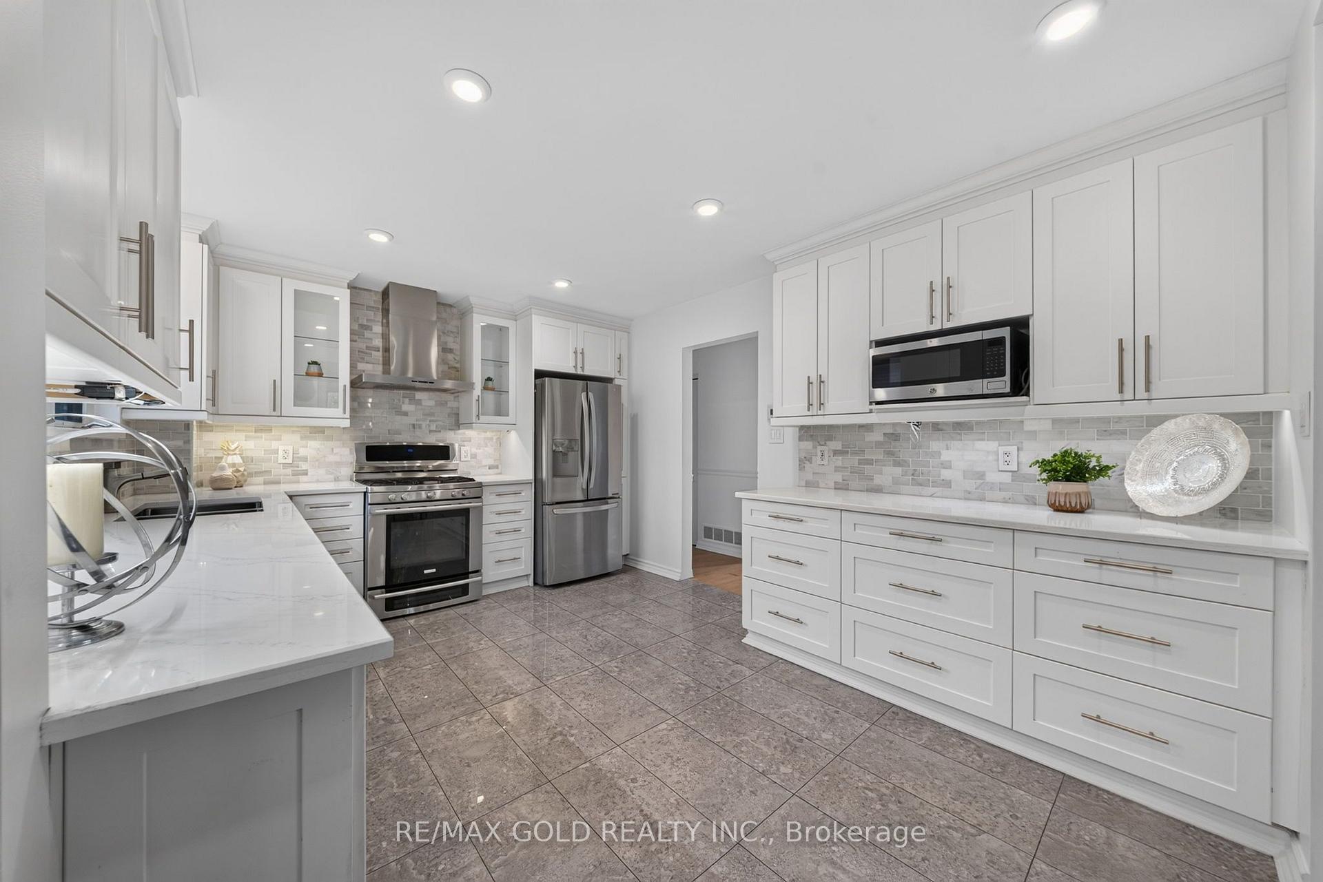 Photo 18 of 722 Balmoral Drive, Brampton, Avondale — HOMEH