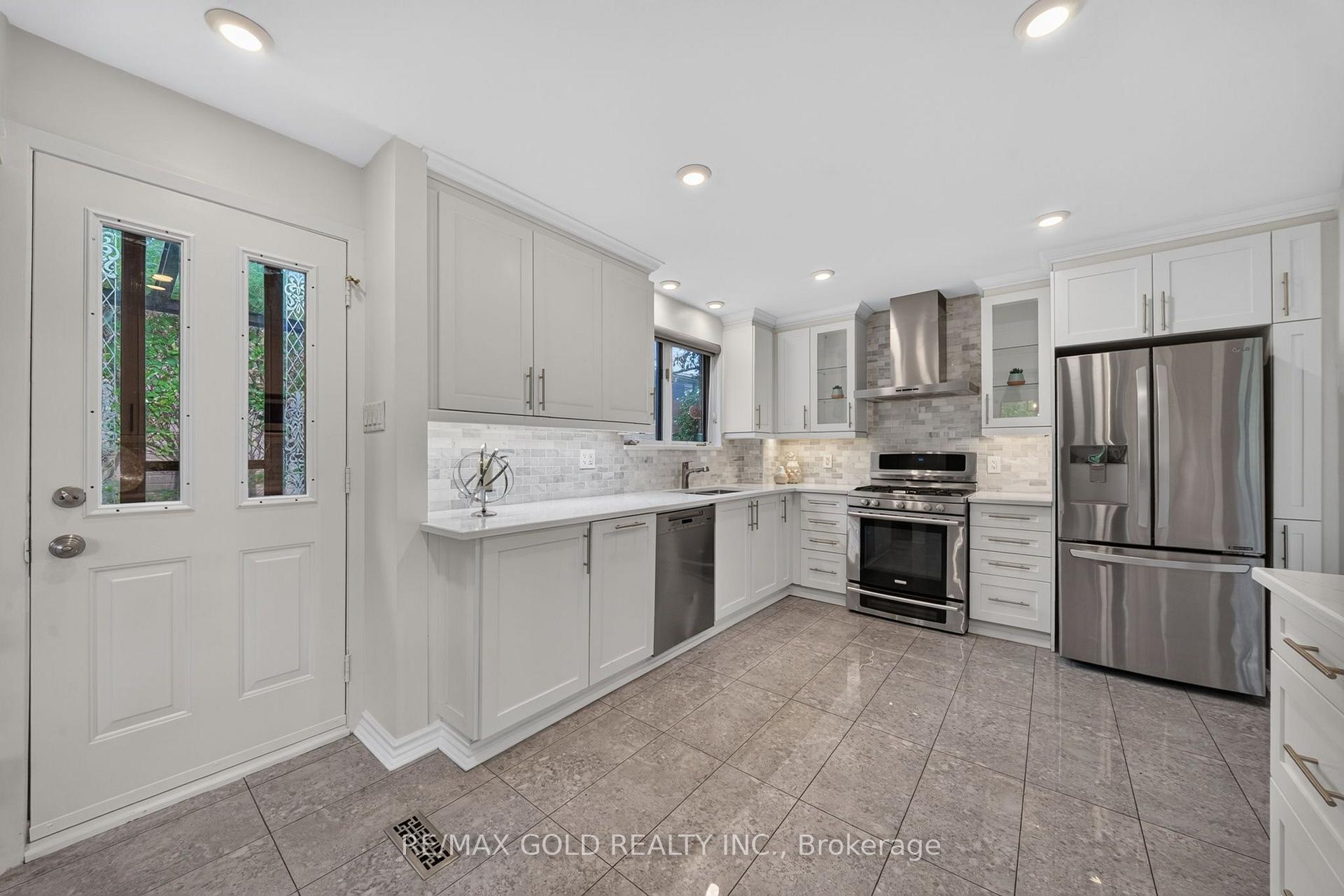 Photo 19 of 722 Balmoral Drive, Brampton, Avondale — HOMEH