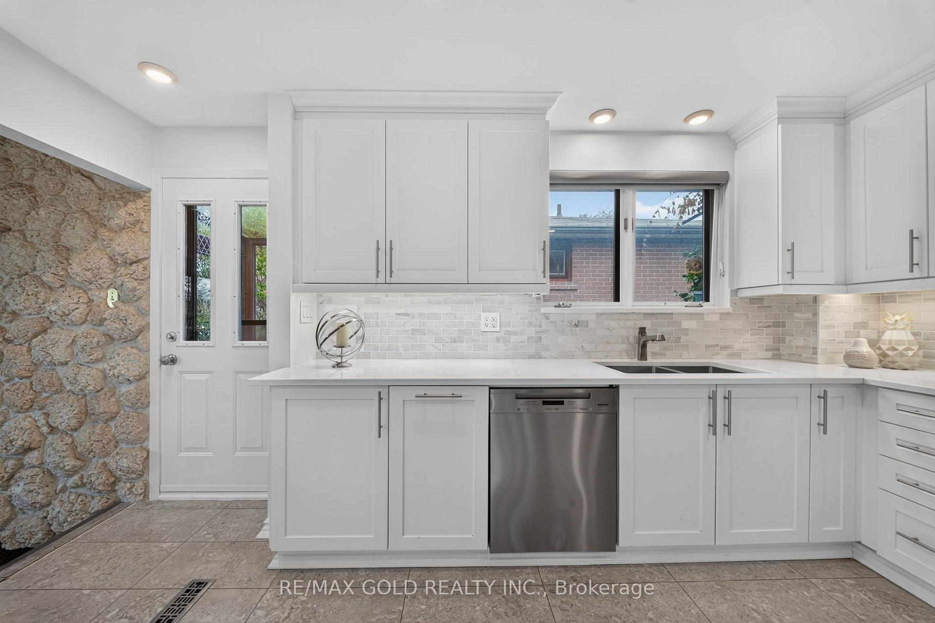 Photo 21 of 722 Balmoral Drive, Brampton, Avondale — HOMEH