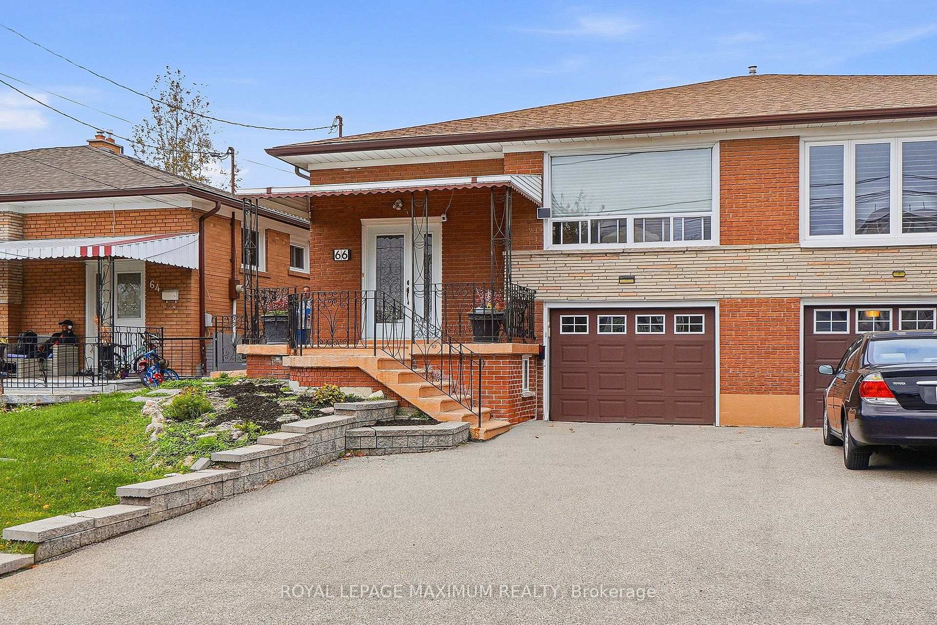 Photo 3 of 66 Spenvalley Drive, North York, Glenfield-Jane Heights — HOMEH