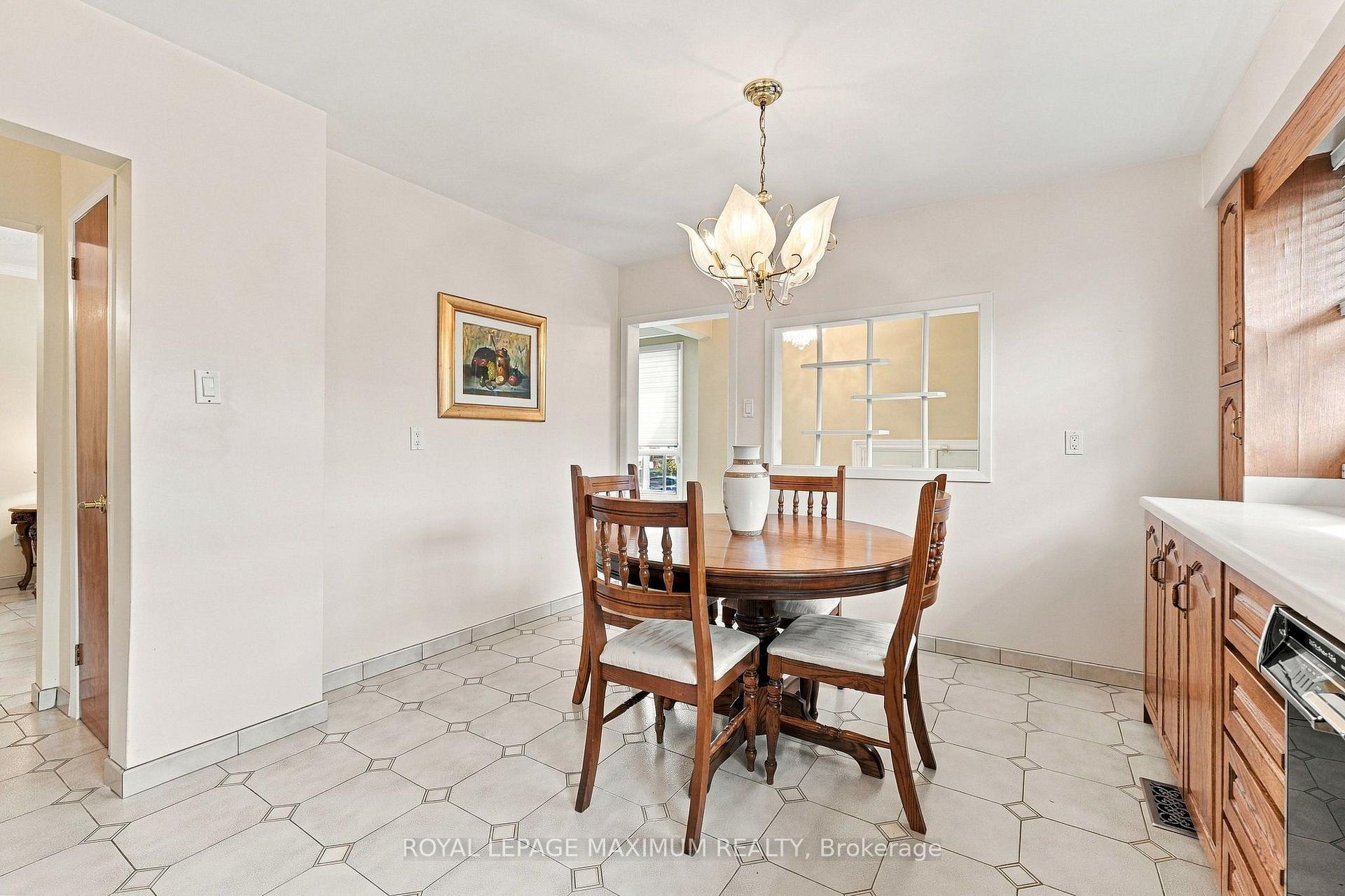 Photo 15 of 66 Spenvalley Drive, North York, Glenfield-Jane Heights — HOMEH