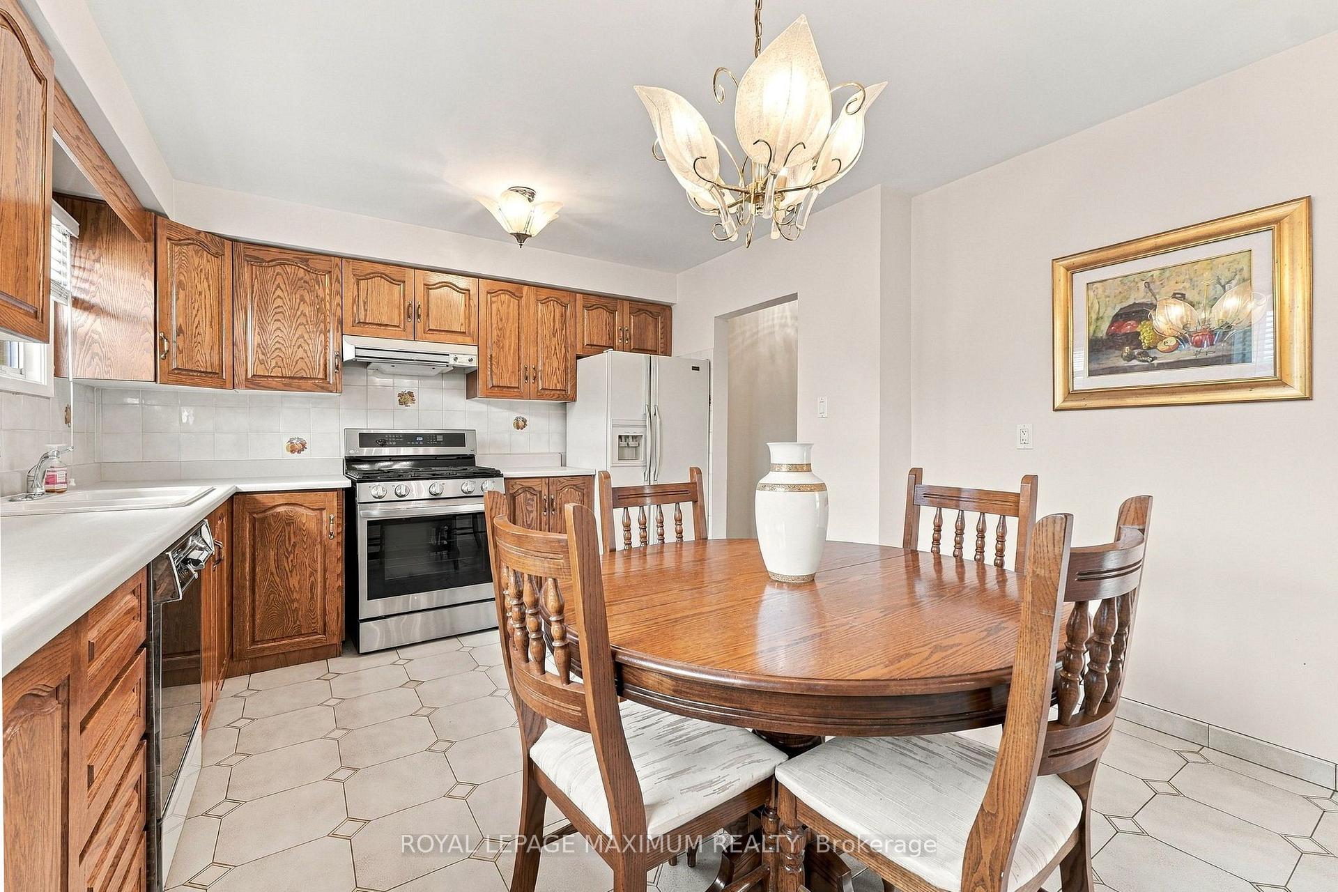 Photo 19 of 66 Spenvalley Drive, North York, Glenfield-Jane Heights — HOMEH
