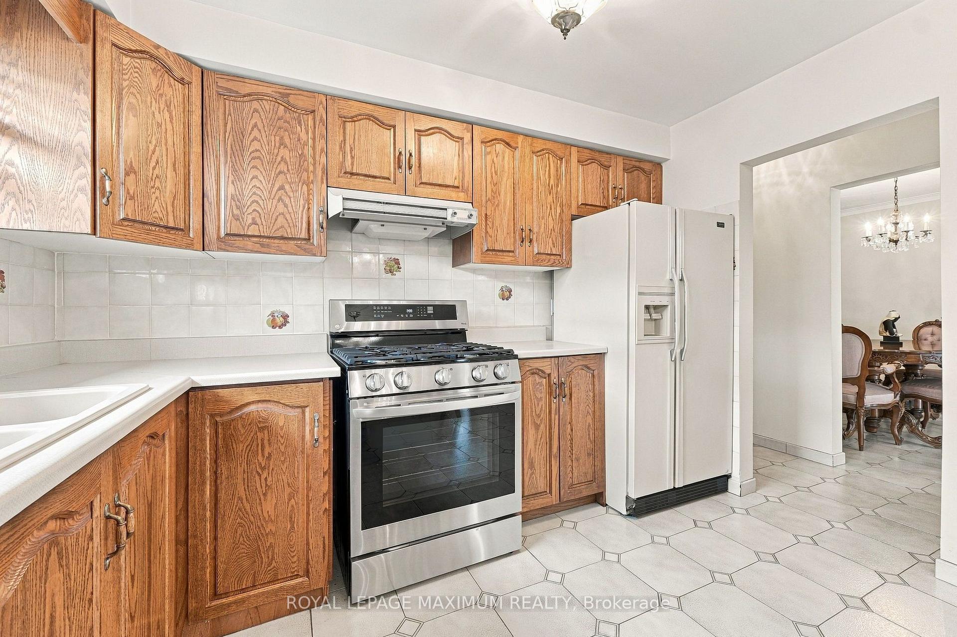 Photo 23 of 66 Spenvalley Drive, North York, Glenfield-Jane Heights — HOMEH