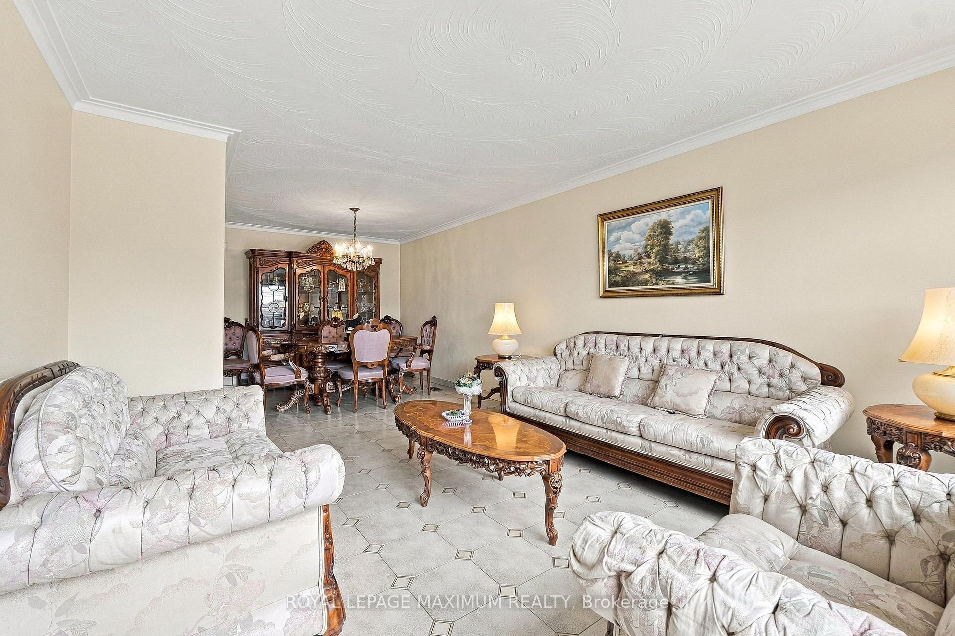 Photo 25 of 66 Spenvalley Drive, North York, Glenfield-Jane Heights — HOMEH