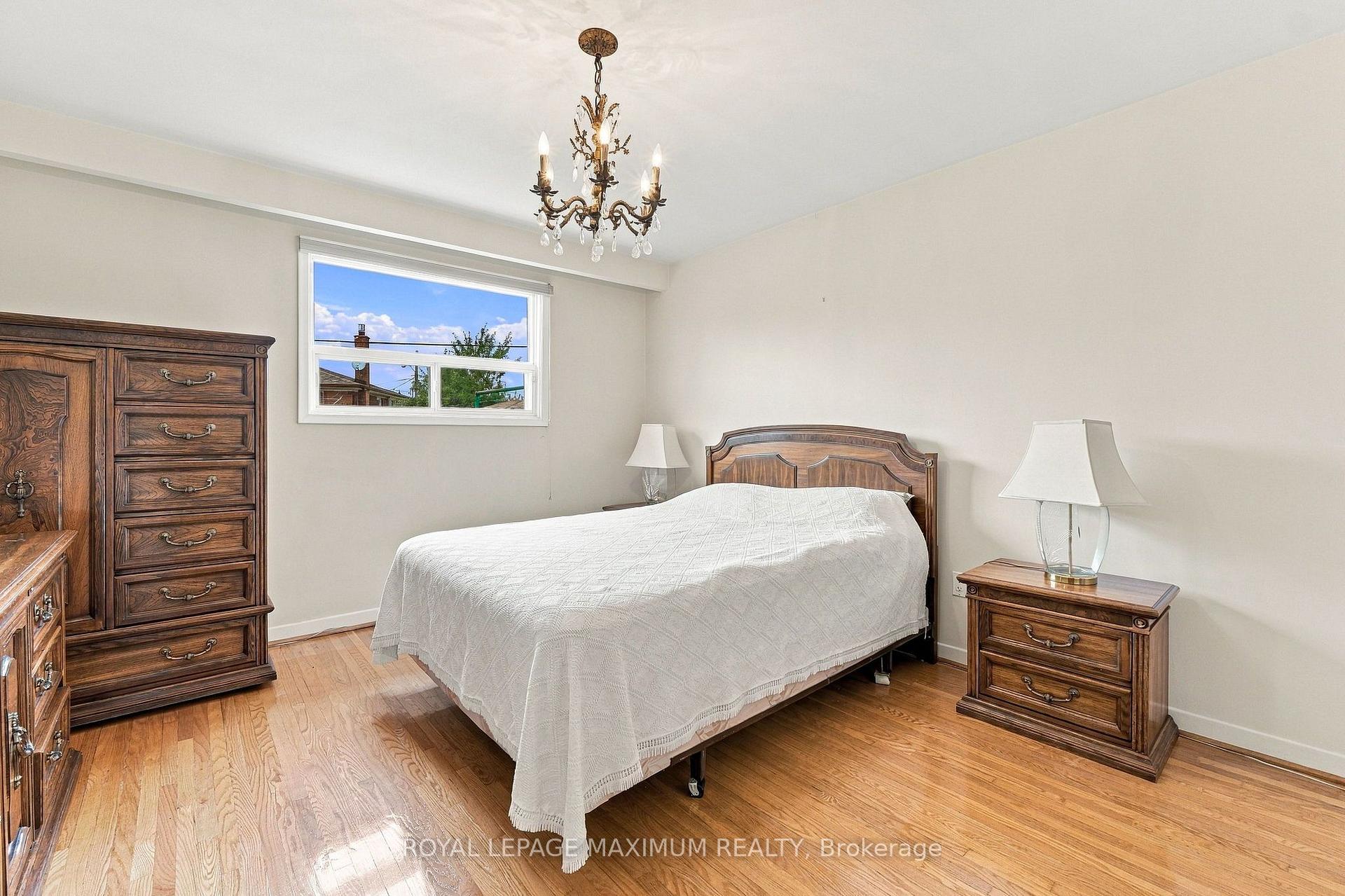Photo 43 of 66 Spenvalley Drive, North York, Glenfield-Jane Heights — HOMEH