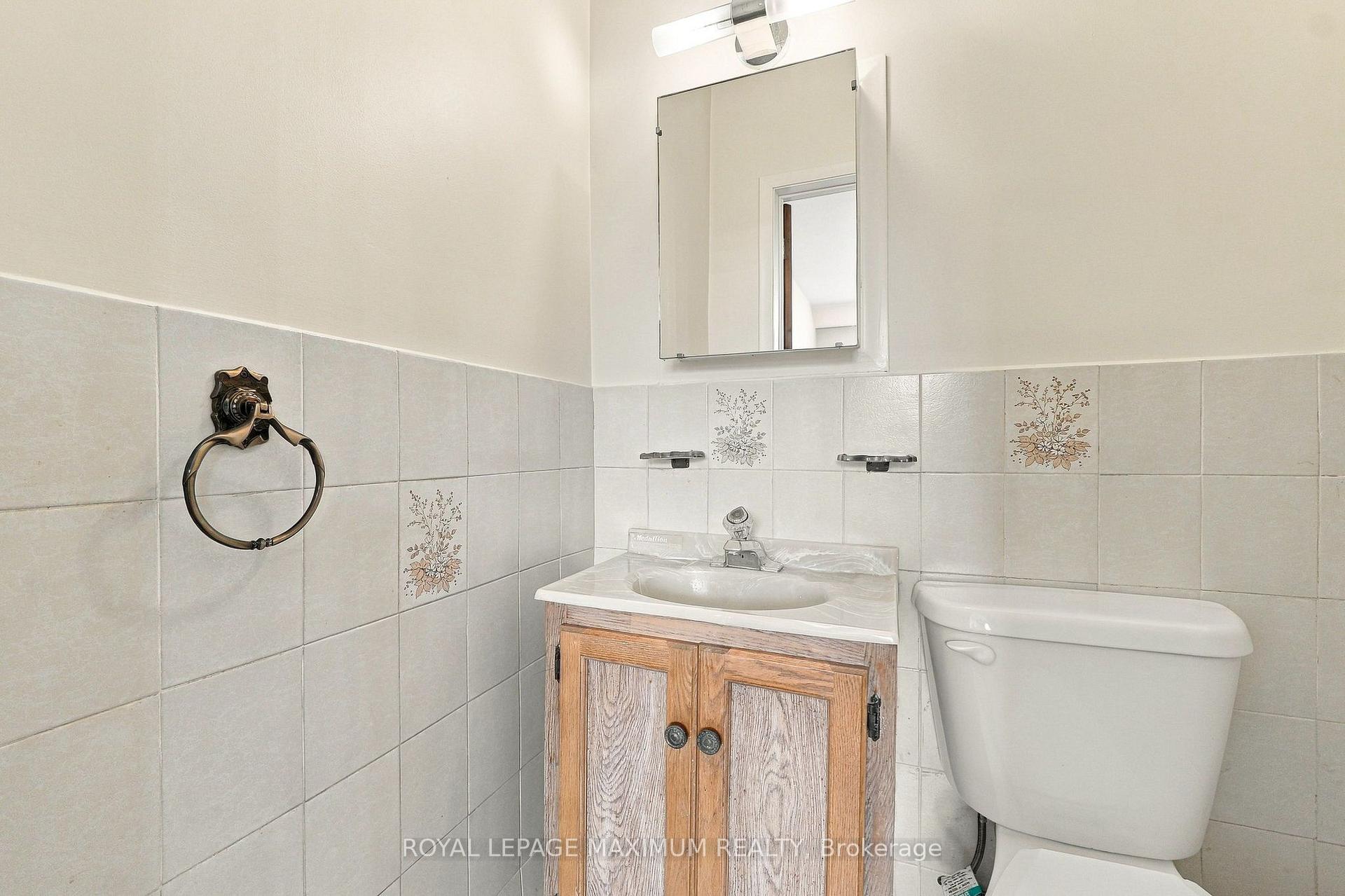 Photo 49 of 66 Spenvalley Drive, North York, Glenfield-Jane Heights — HOMEH
