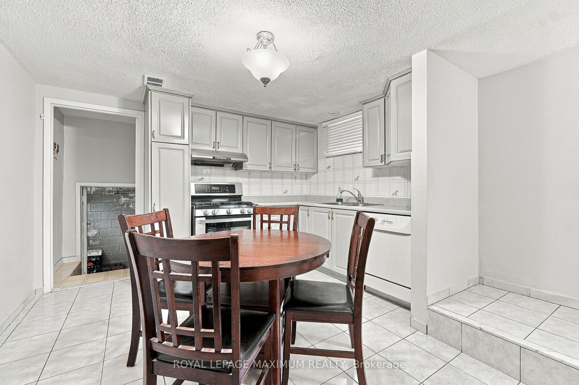 Photo 55 of 66 Spenvalley Drive, North York, Glenfield-Jane Heights — HOMEH