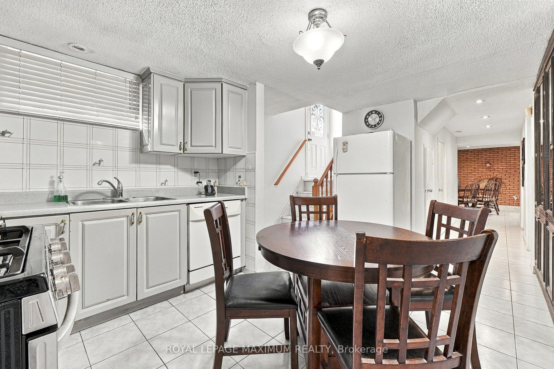 Photo 57 of 66 Spenvalley Drive, North York, Glenfield-Jane Heights — HOMEH