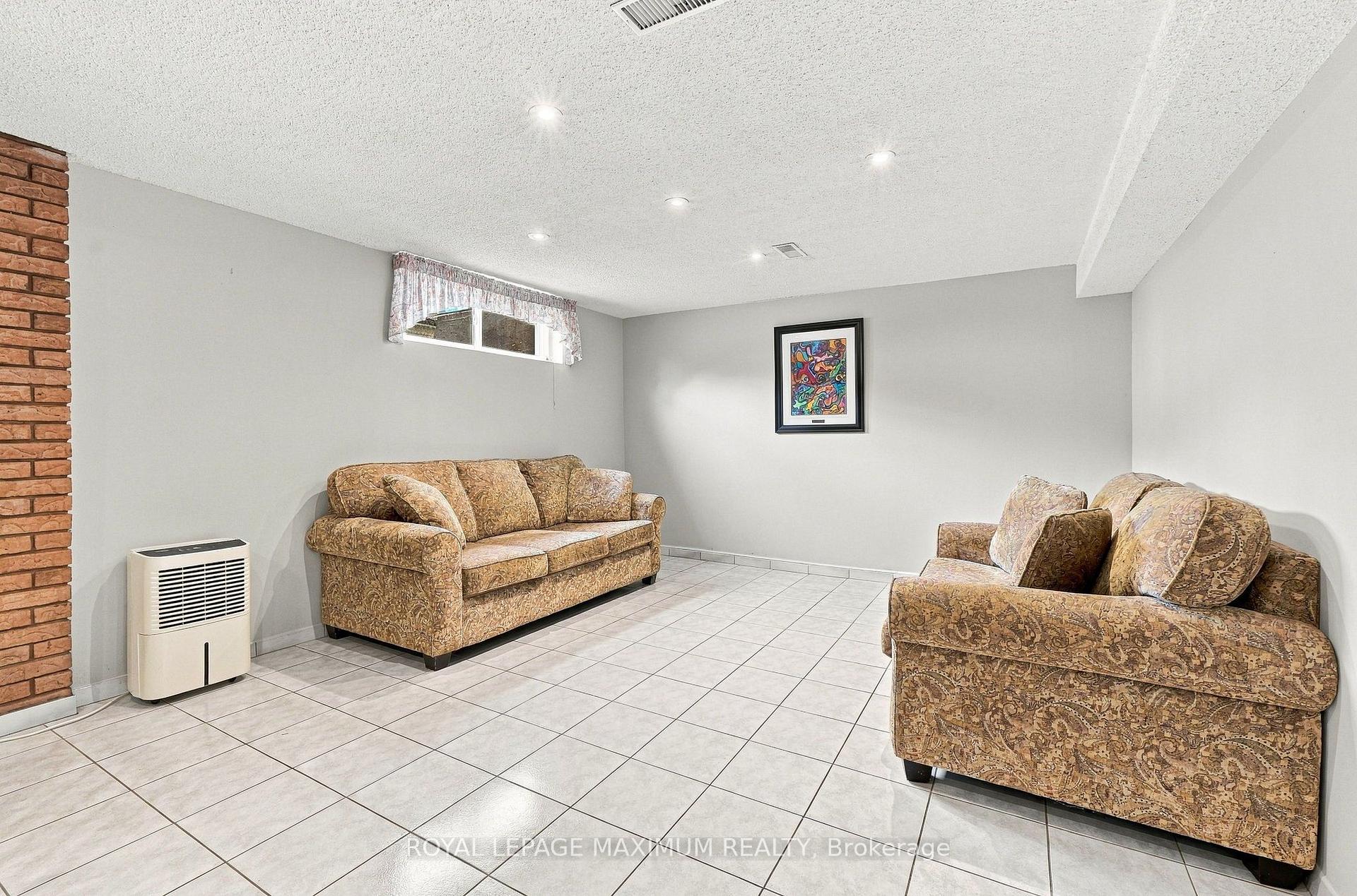 Photo 67 of 66 Spenvalley Drive, North York, Glenfield-Jane Heights — HOMEH