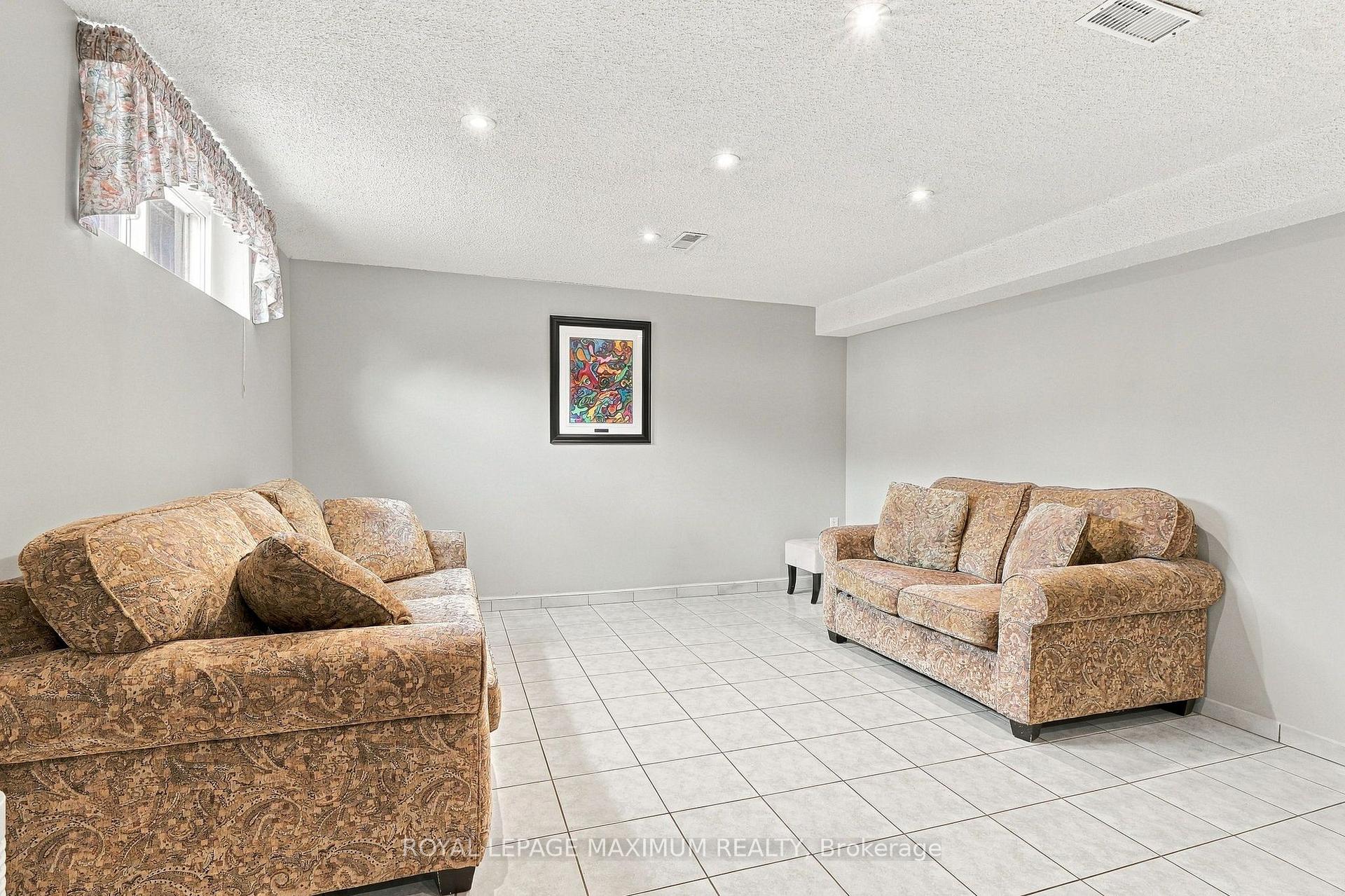 Photo 69 of 66 Spenvalley Drive, North York, Glenfield-Jane Heights — HOMEH