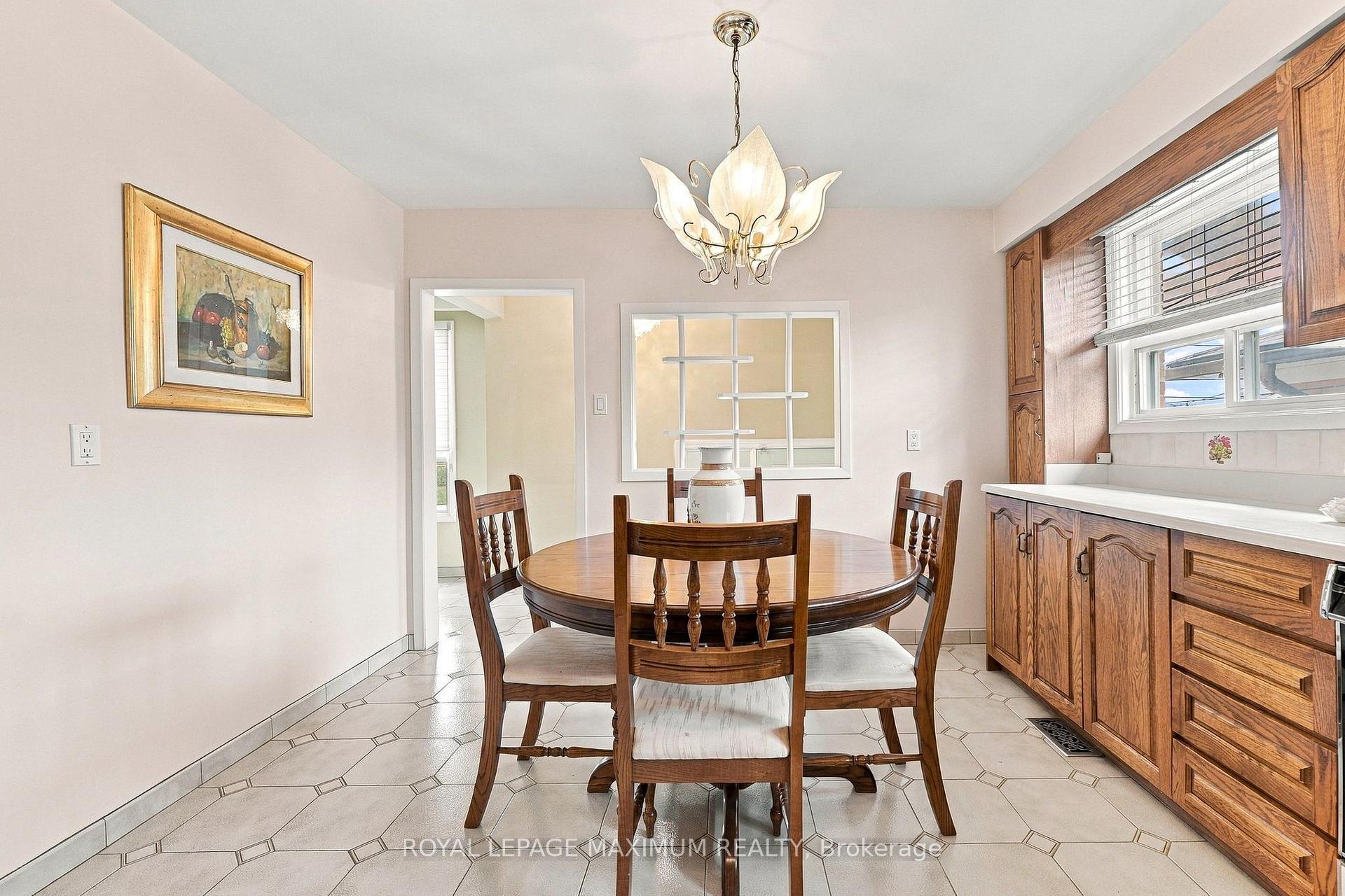 Photo 12 of 66 Spenvalley Drive, North York, Glenfield-Jane Heights — HOMEH