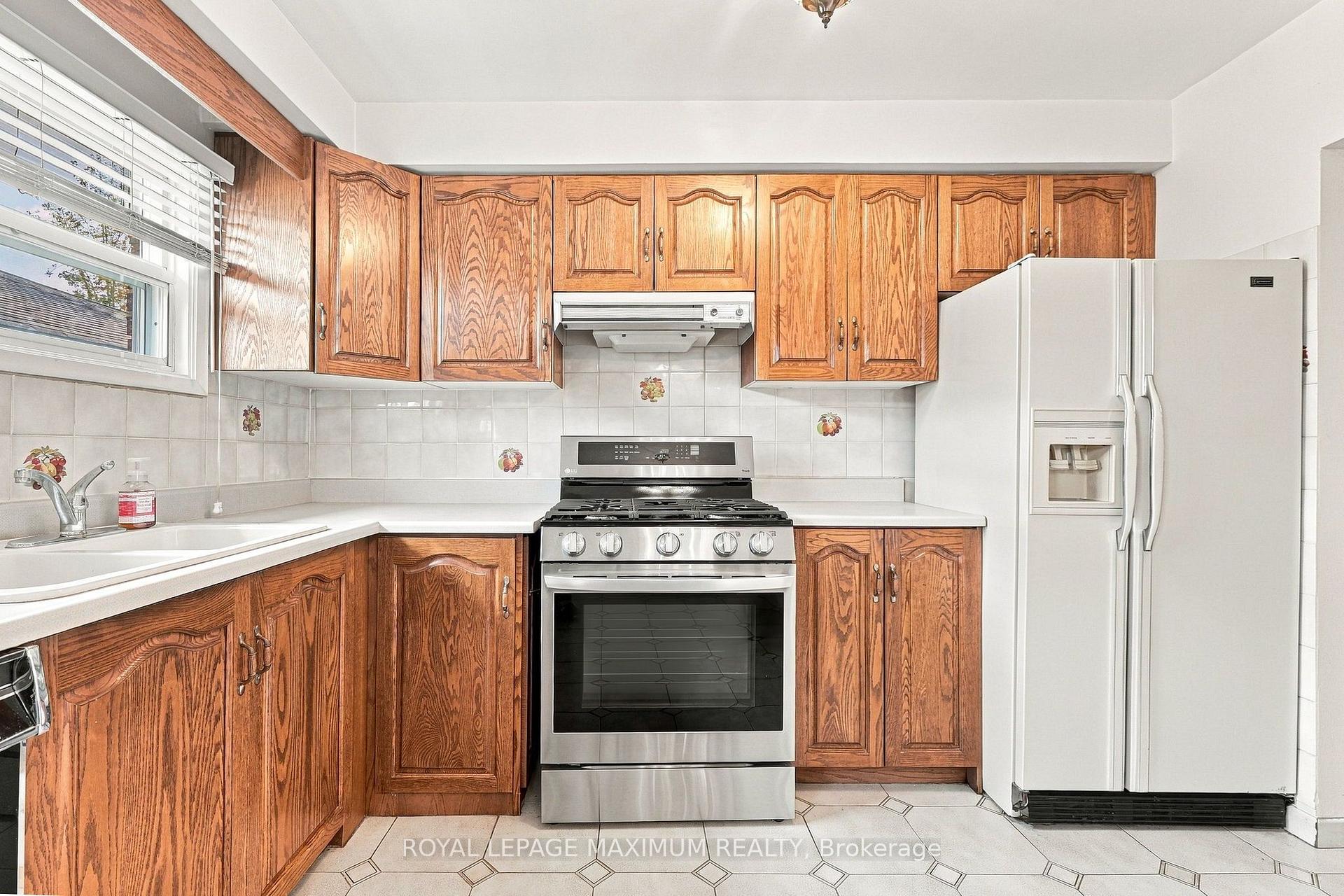 Photo 22 of 66 Spenvalley Drive, North York, Glenfield-Jane Heights — HOMEH