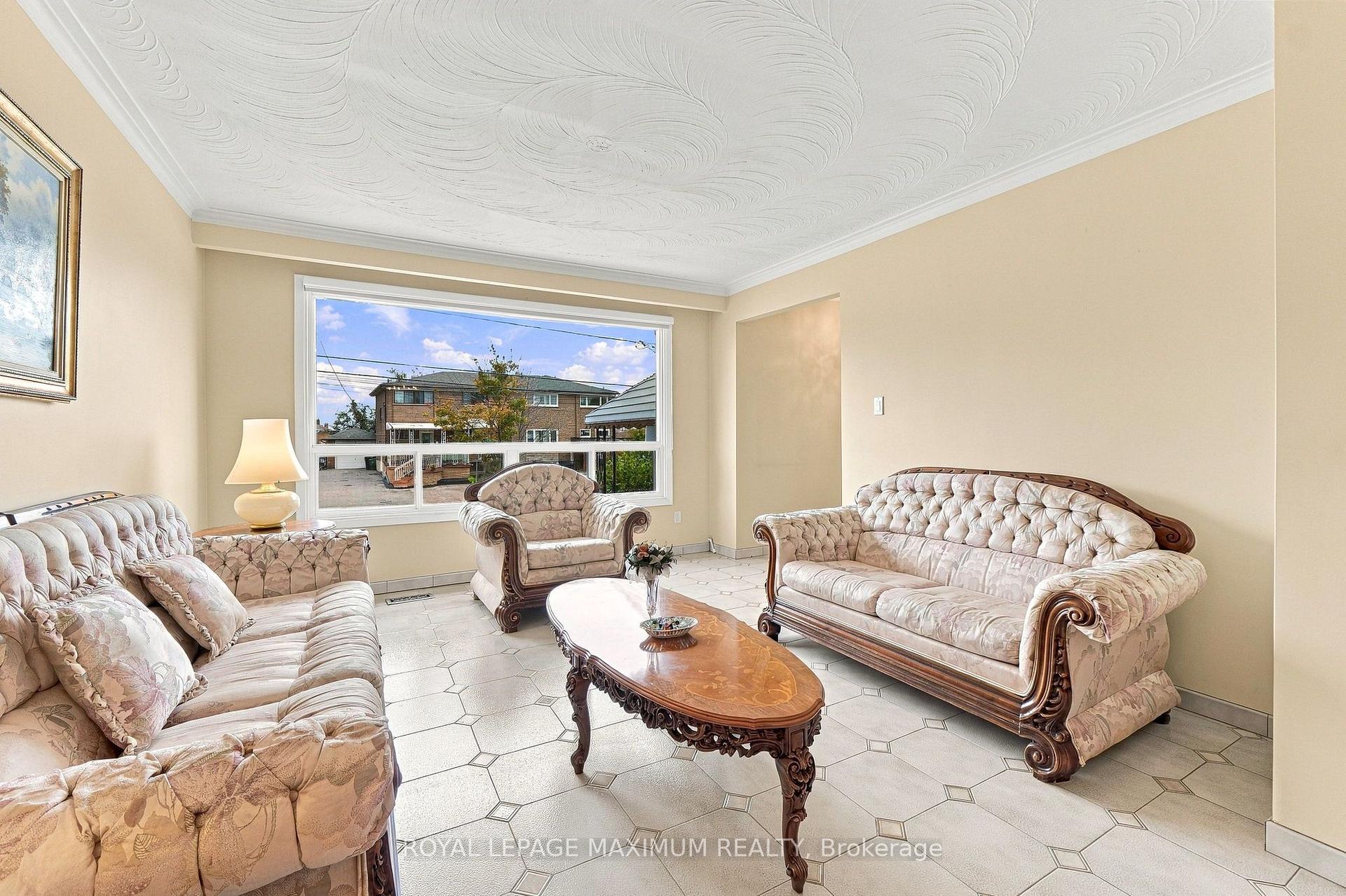 Photo 26 of 66 Spenvalley Drive, North York, Glenfield-Jane Heights — HOMEH